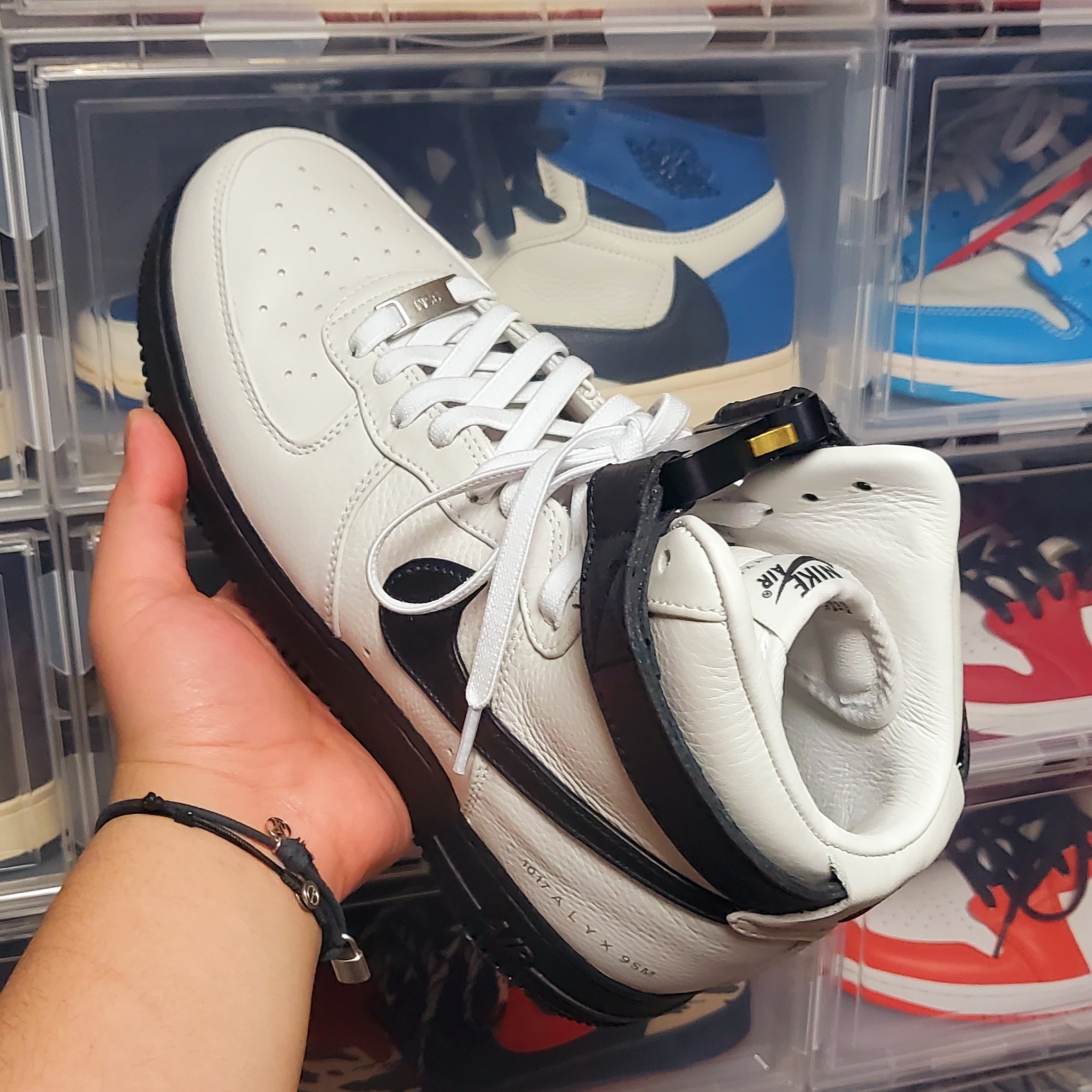 Nike x 1017 Alyx 9SM Air Force 1 High White Black 2020 착용 스타일 - 1
