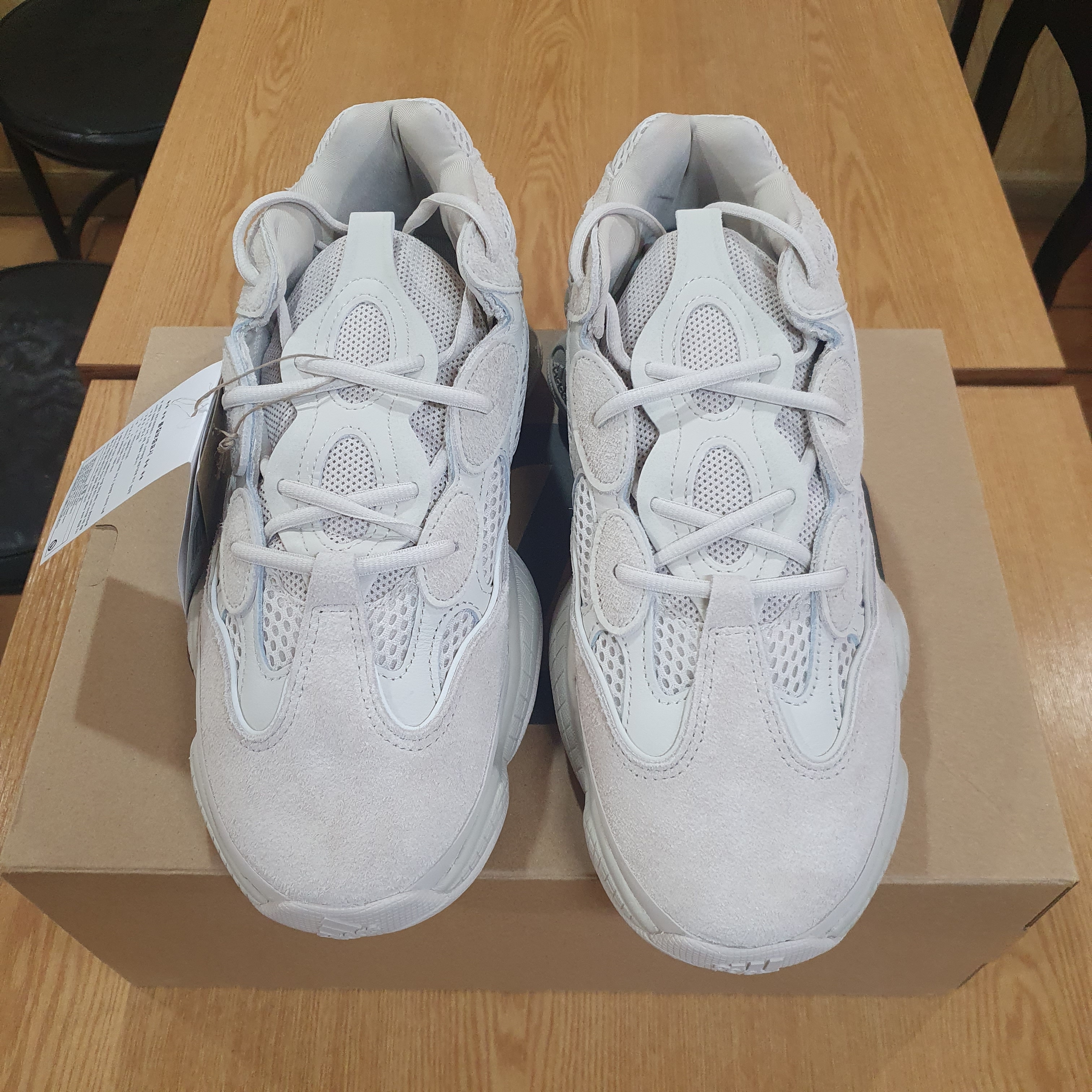 Adidas Yeezy 500 Blush 2018 착용 스타일 - 2