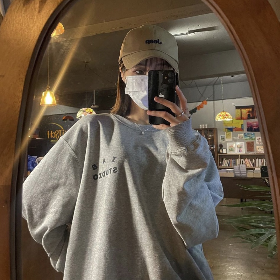 IAB Studio Long Sleeve Gray, Converse Run Star Hike Hi Black White Gum 착용 스타일 - 2