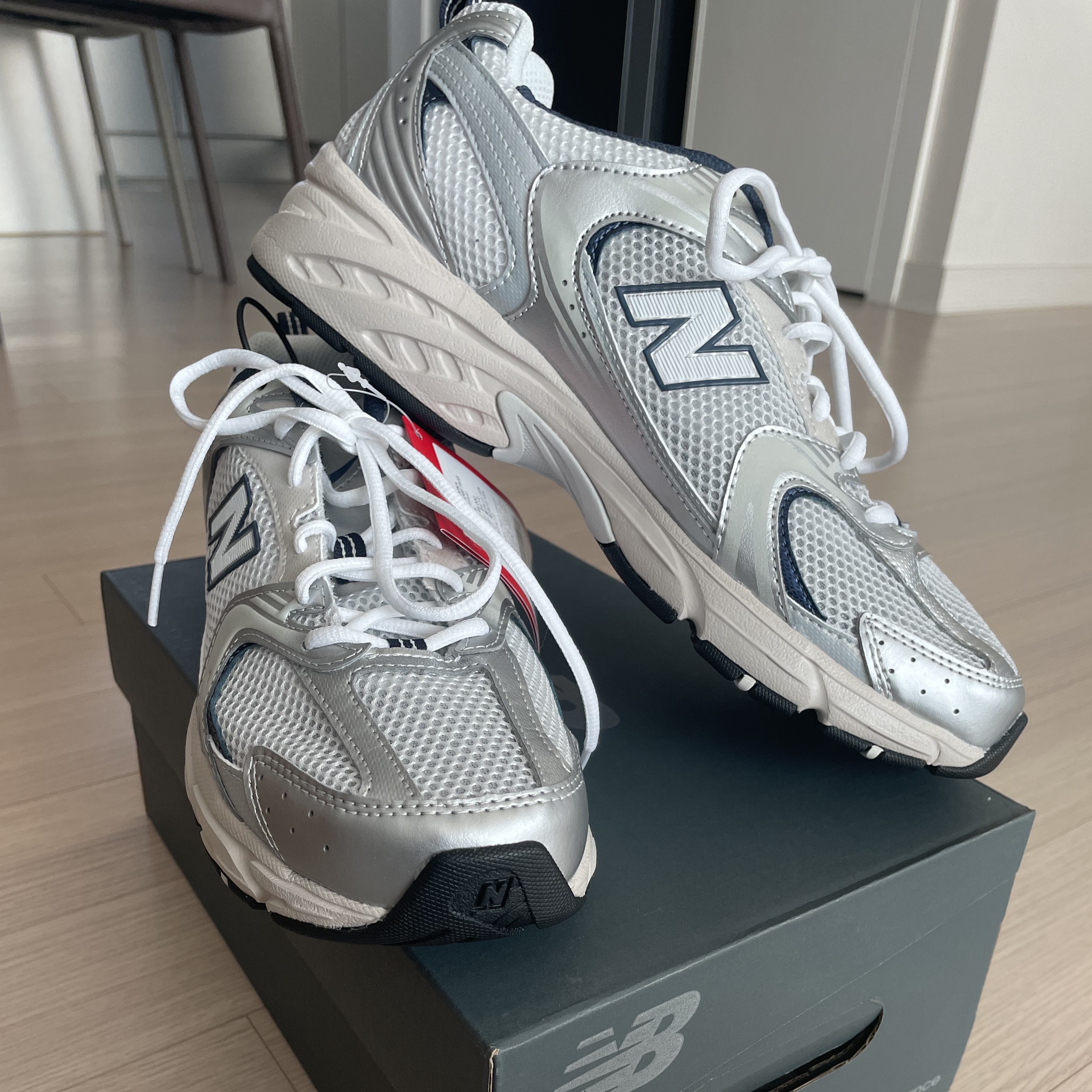 New Balance 530 Steel Grey 착용 스타일