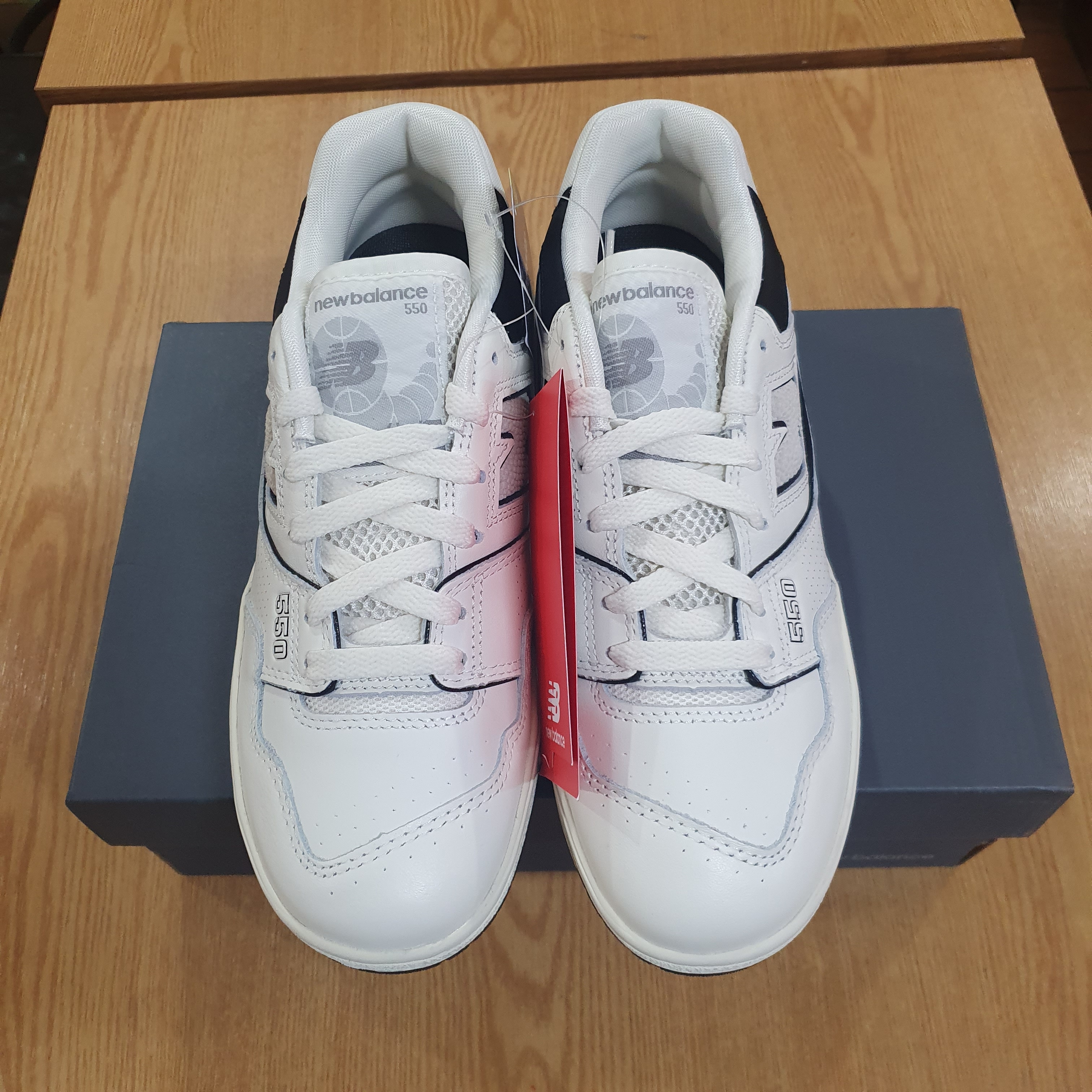 New Balance 550 White Grey - 2E Wide 착용 스타일 - 2