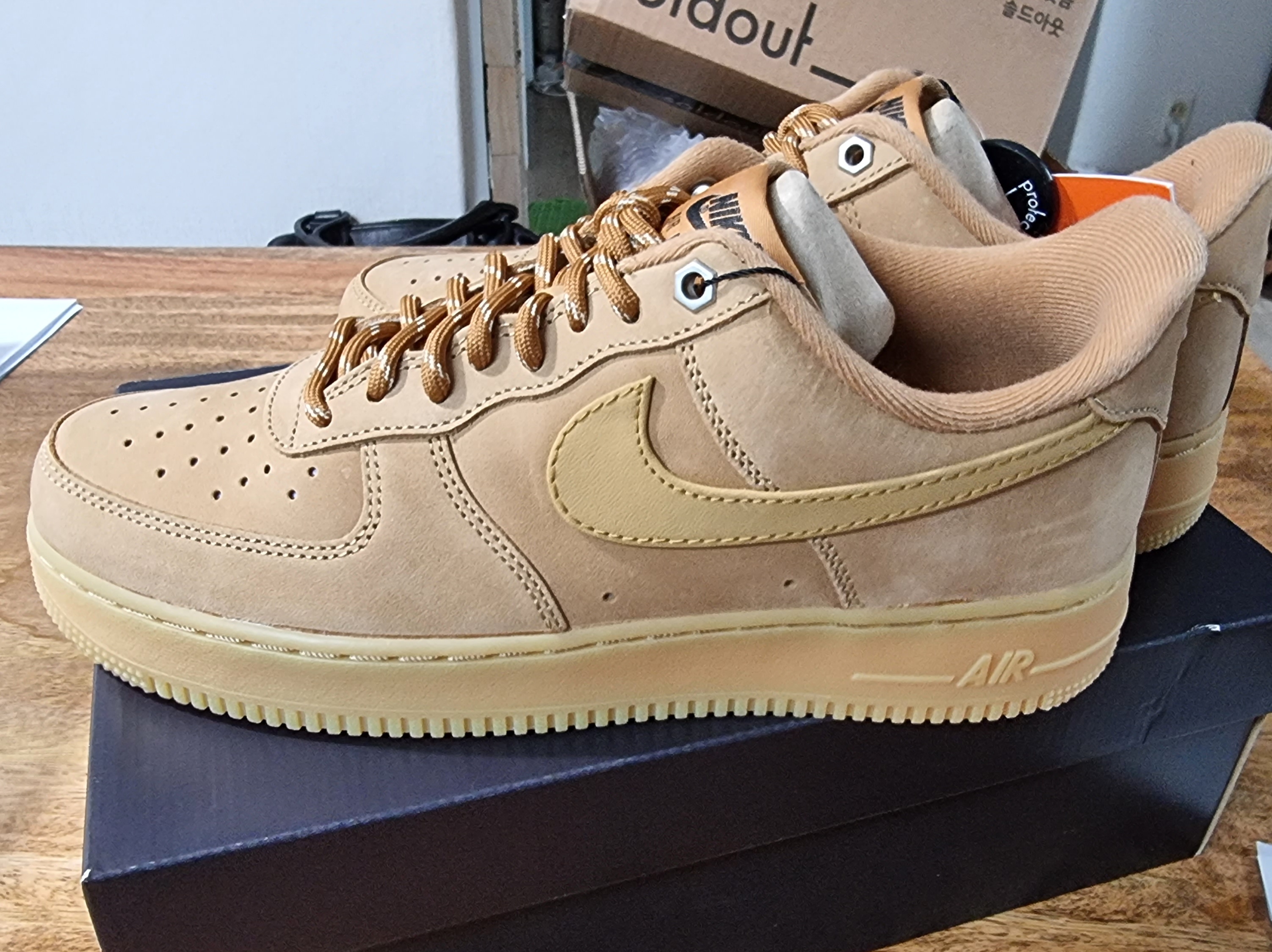 Nike Air Force 1 '07 WB Flax 착용 스타일