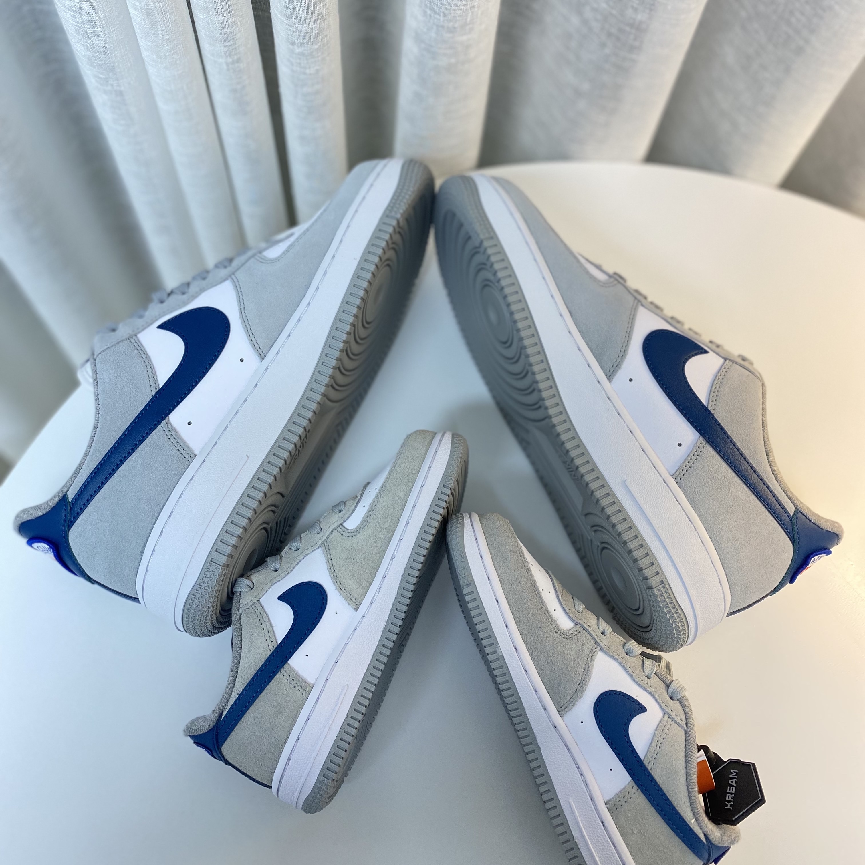 Nike Air Force 1 '07 LV8 Athletic Club Light Smoke Grey Marina 착용 스타일 - 4