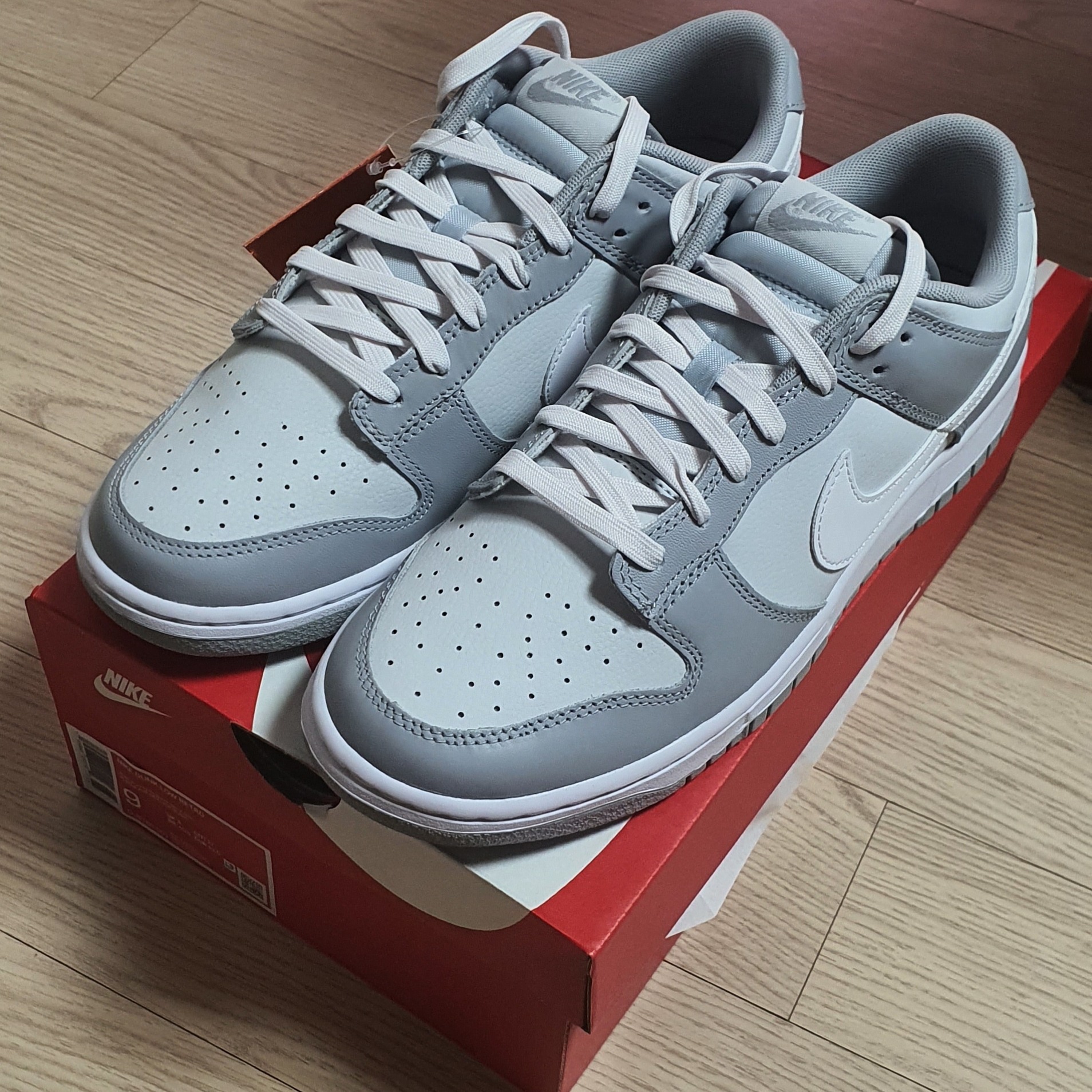 Nike Dunk Low Retro Wolf Grey 착용 스타일 - 1