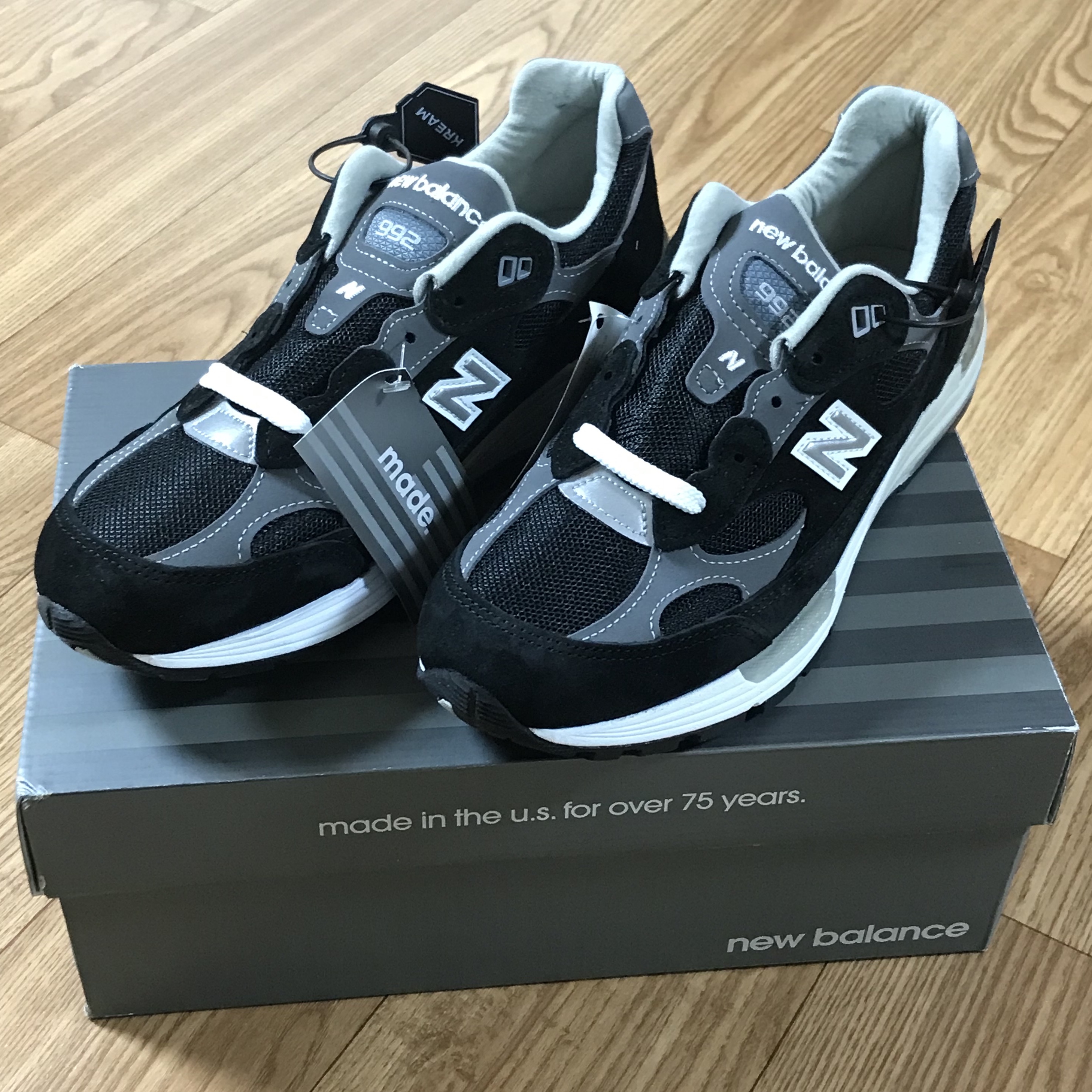 New Balance 992 Made in USA Black Grey 착용 스타일