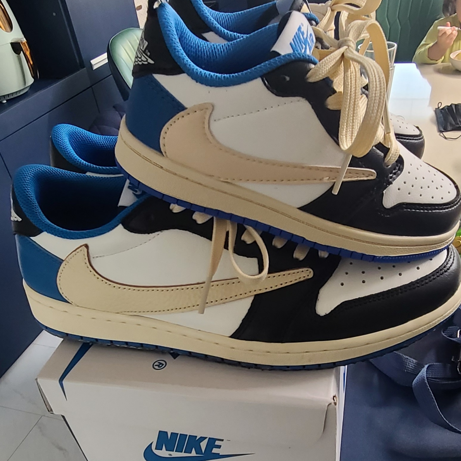 Jordan 1 x Travis Scott x Fragment Retro Low OG SP Military Blue 착용 스타일