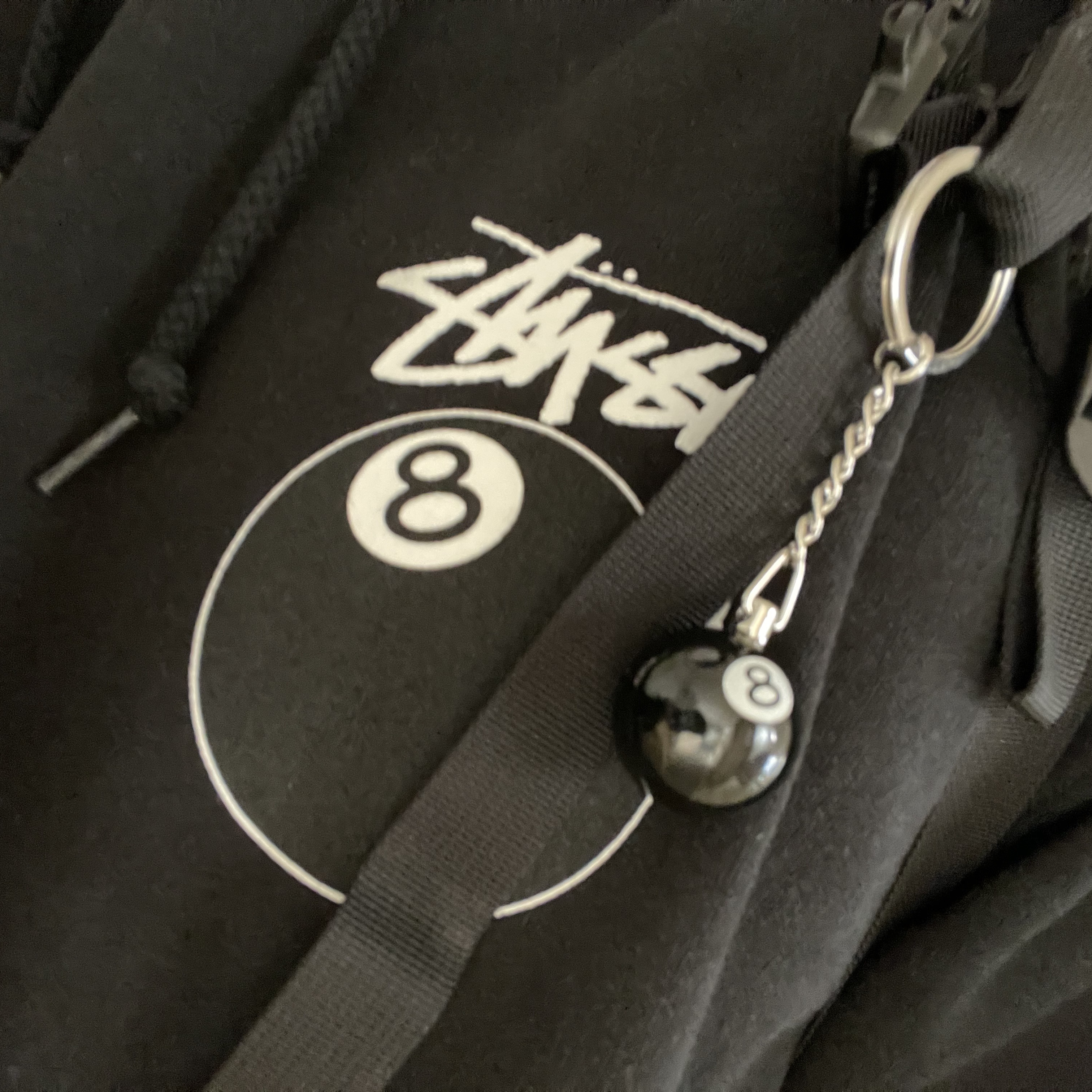 Stussy 8 Ball Hoodie Black - 21FW, Stussy 8 Ball Keychain Black 착용 스타일
