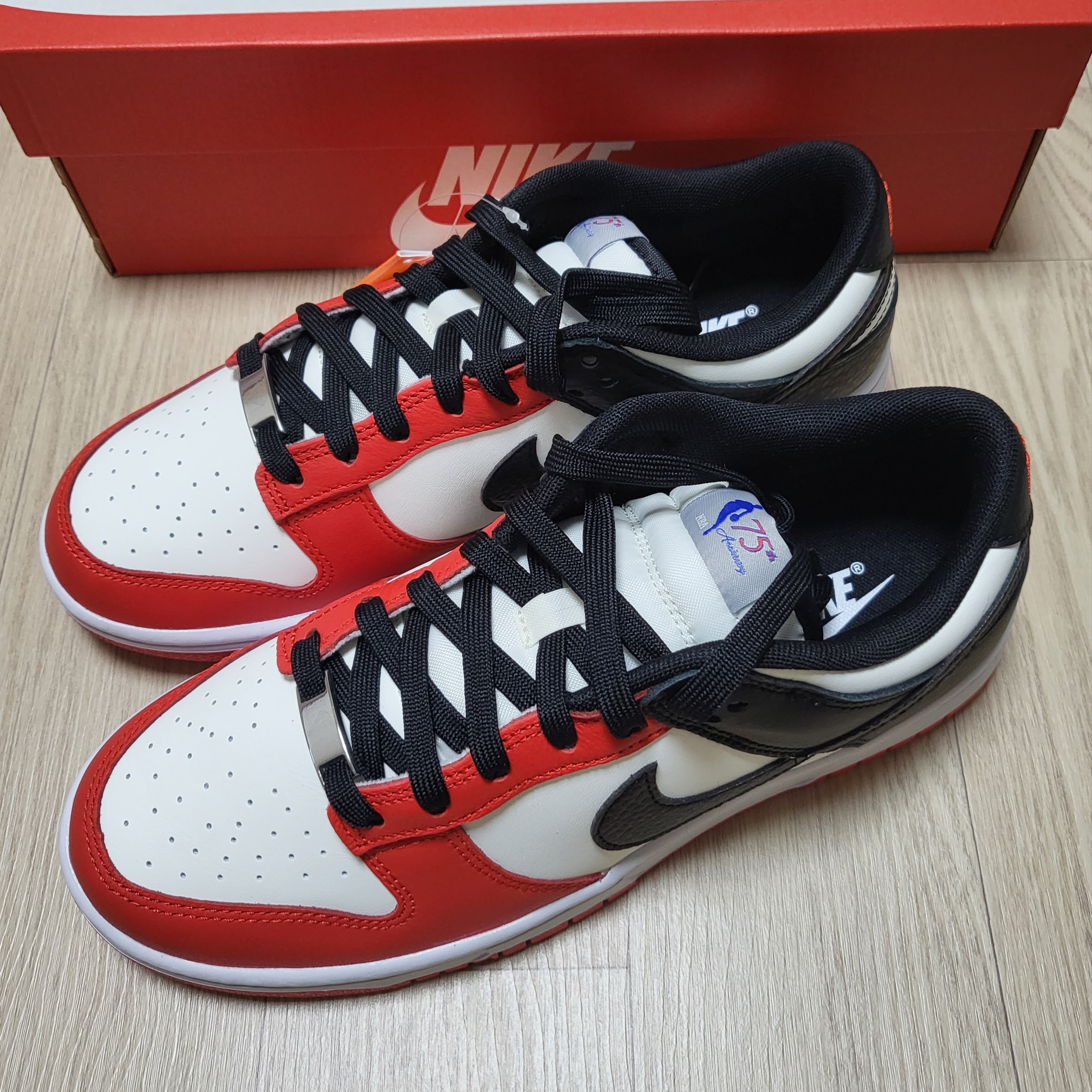 Nike x NBA Dunk Low Retro EMB Black and Chile Red 착용 스타일