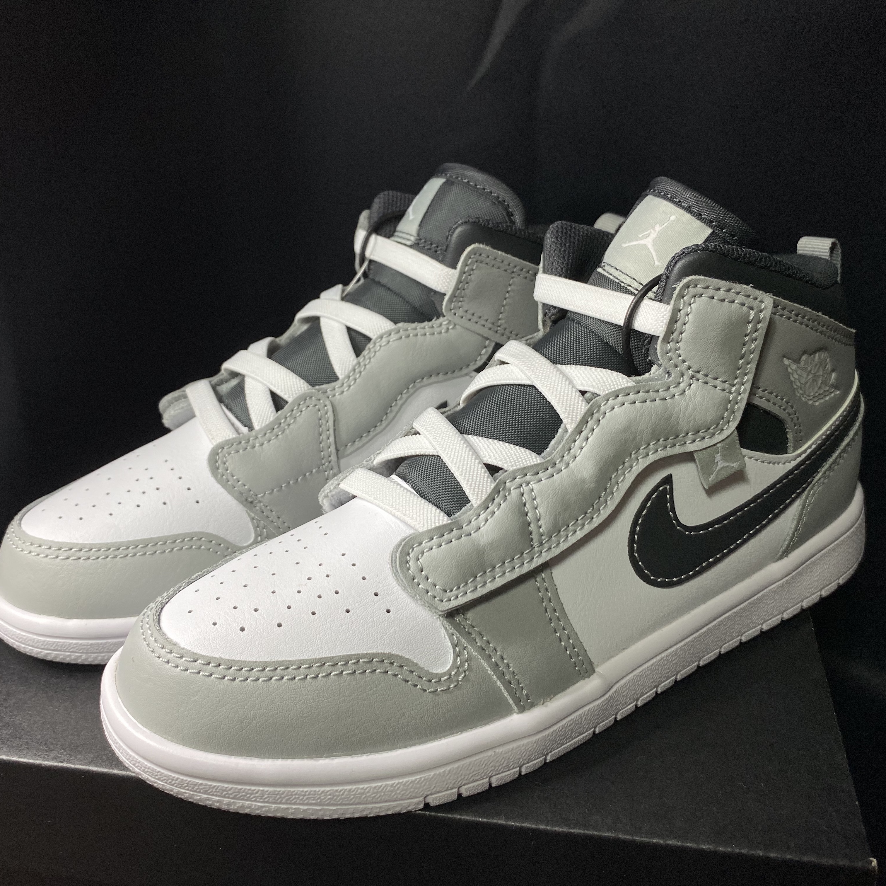 (PS) Jordan 1 Mid Alt Light Smoke Grey Anthracite 착용 스타일 - 2