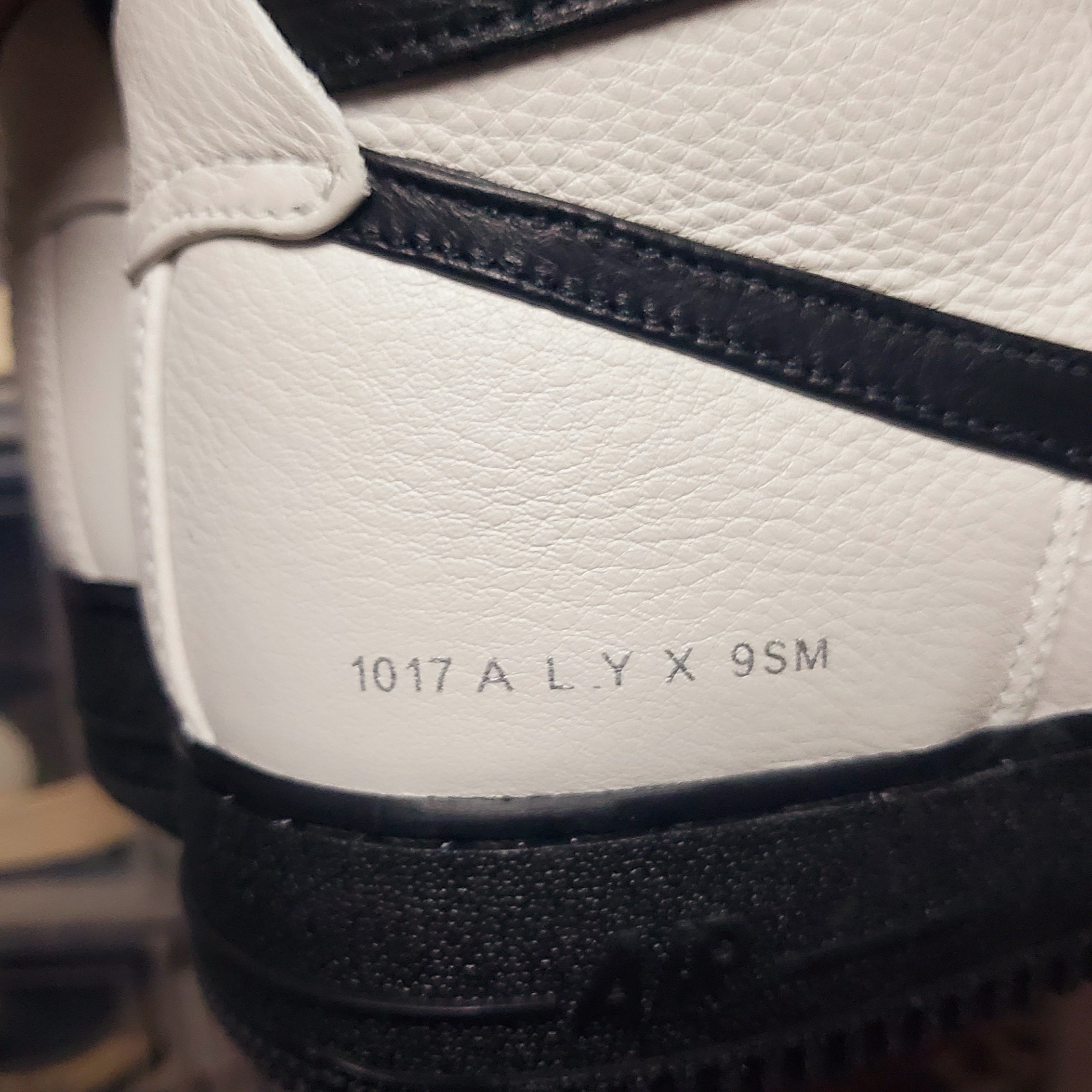 Nike x 1017 Alyx 9SM Air Force 1 High White Black 2020 착용 스타일 - 5