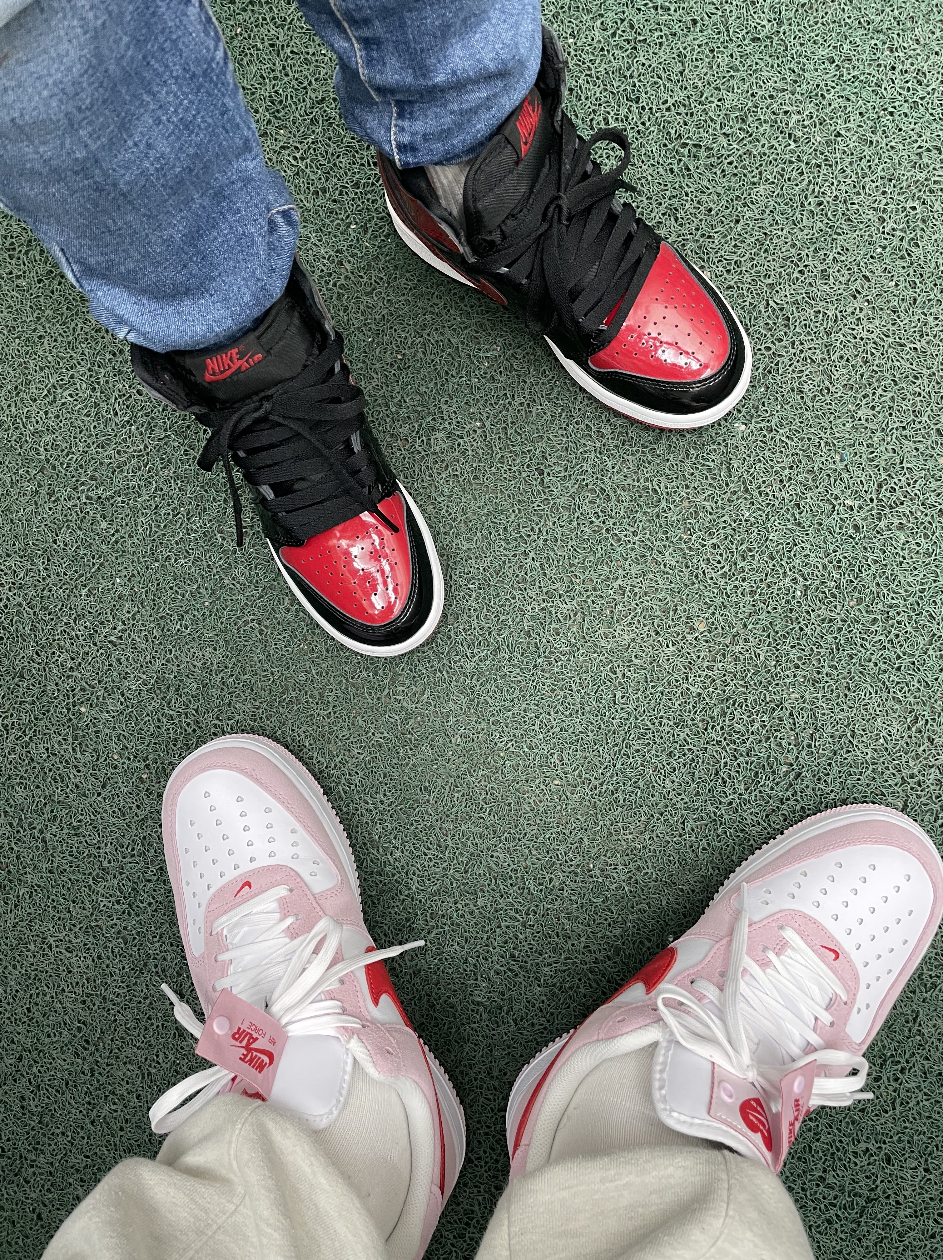 (GS) Jordan 1 Retro High OG Patent Bred, Nike Air Force 1 '07 QS Valentine's Day 착용 스타일
