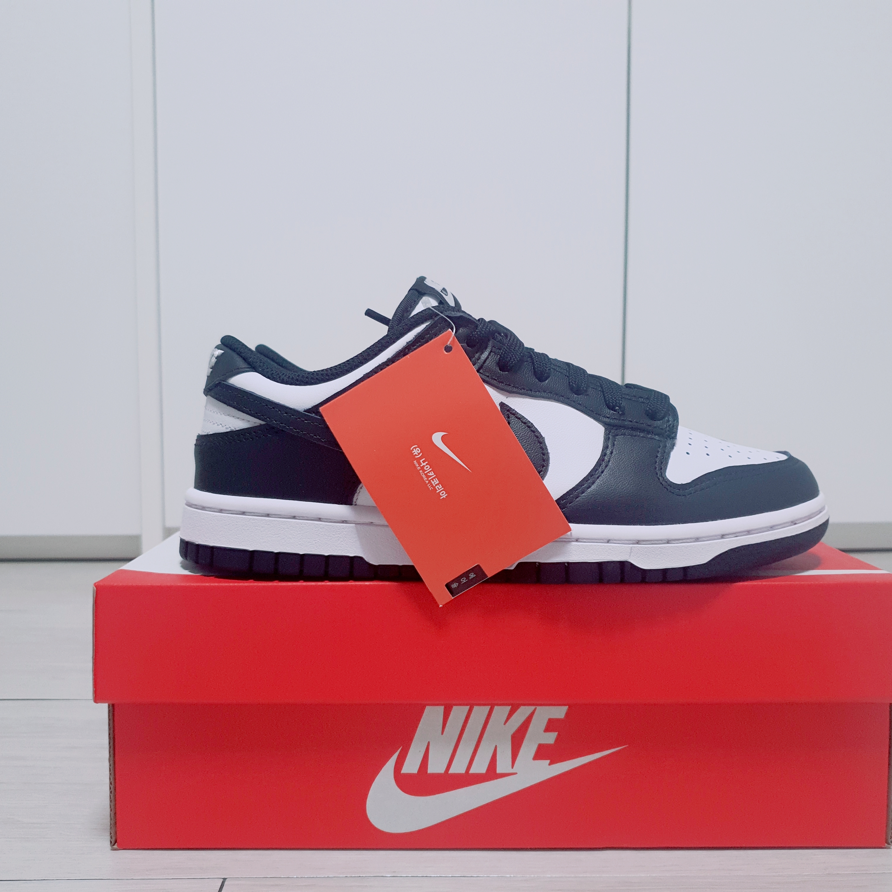 (W) Nike Dunk Low Black 착용 스타일 - 2