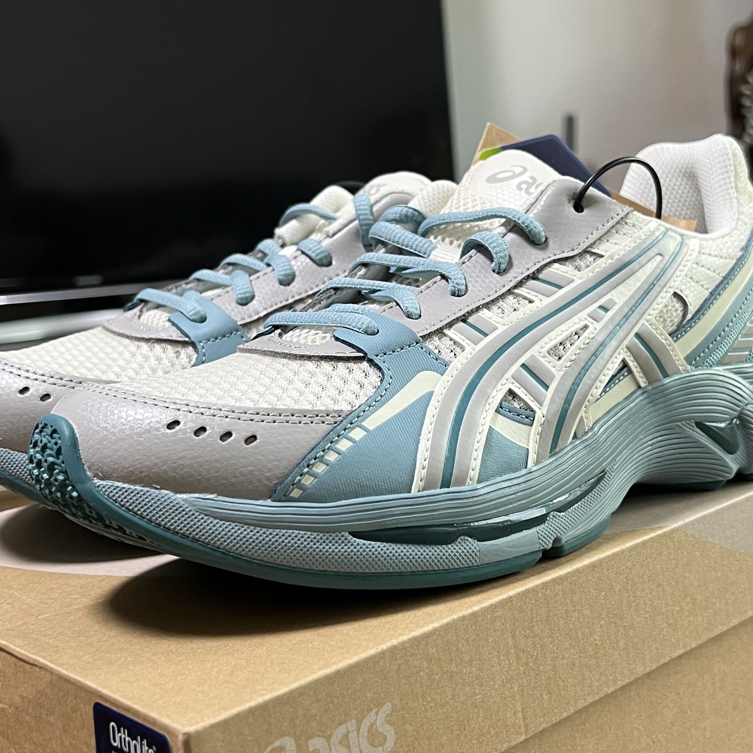 Asics Gel-Kyrios Cream Oyster Grey 착용 스타일 - 3