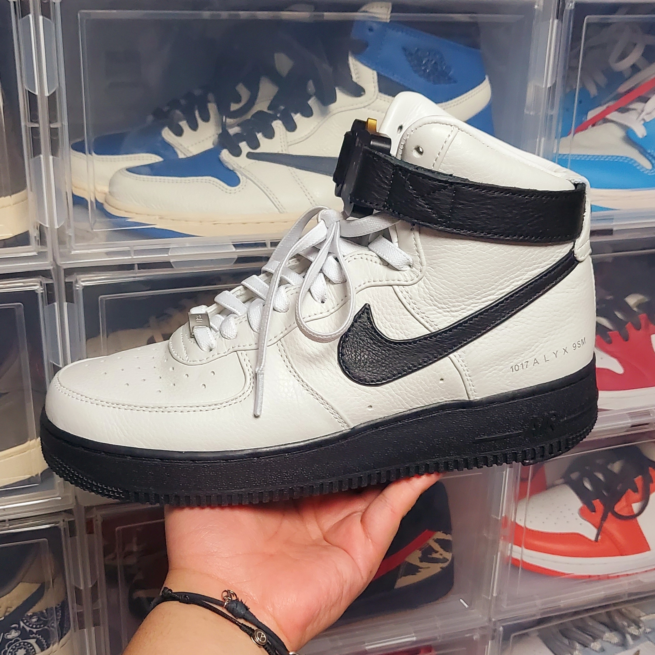 Nike x 1017 Alyx 9SM Air Force 1 High White Black 2020 착용 스타일 - 3
