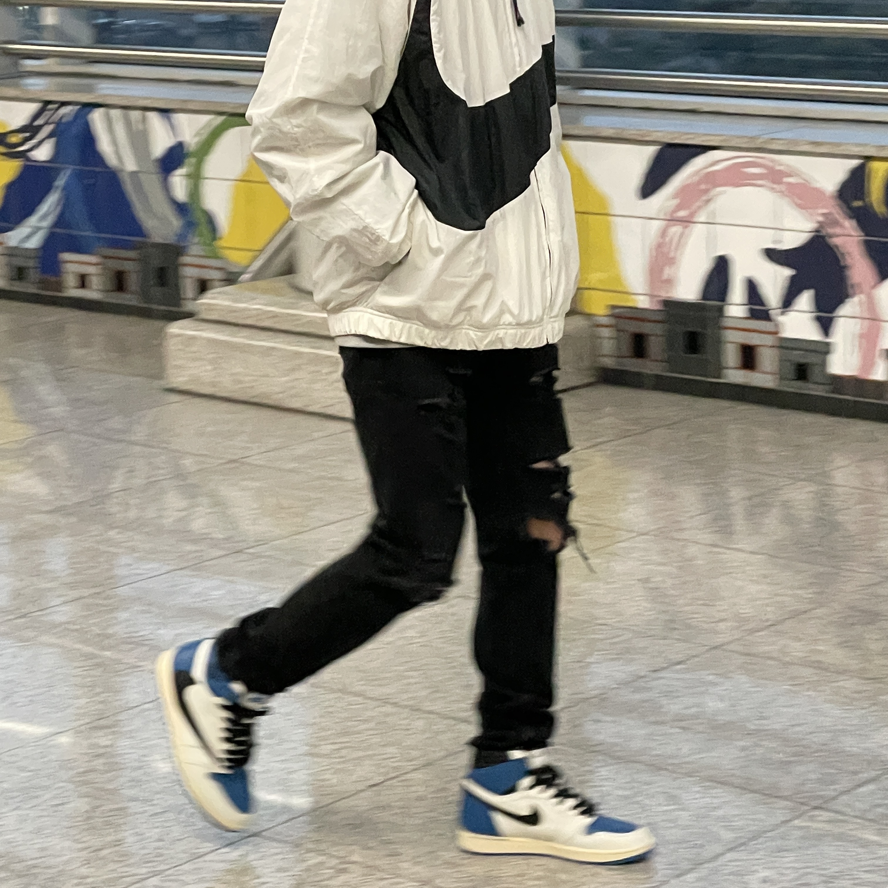 Jordan 1 x Travis Scott x Fragment Retro High OG SP Military Blue 착용 스타일