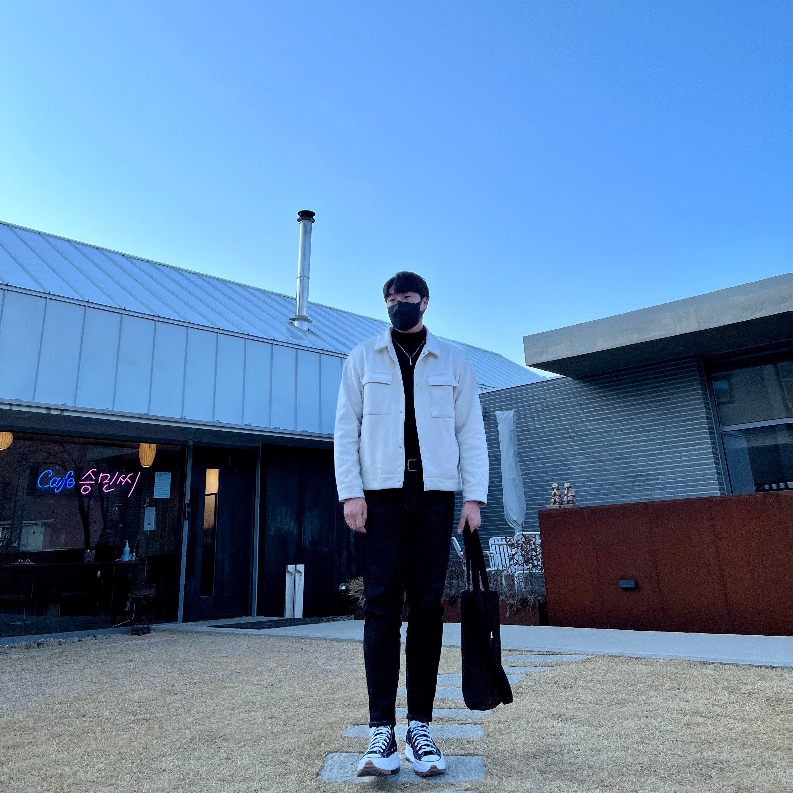 Converse Run Star Hike Hi Black White Gum 착용 스타일