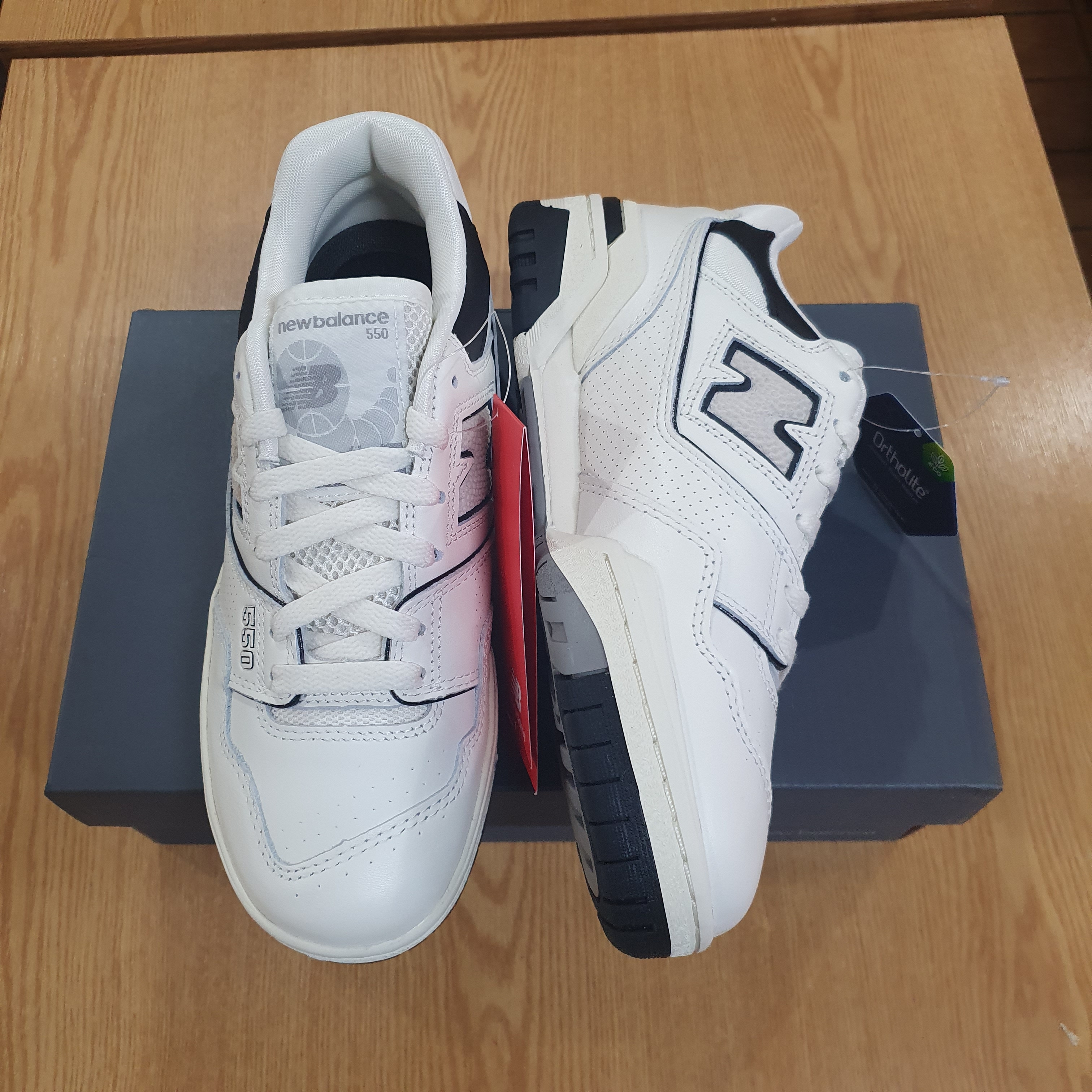 New Balance 550 White Grey - 2E Wide 착용 스타일 - 3