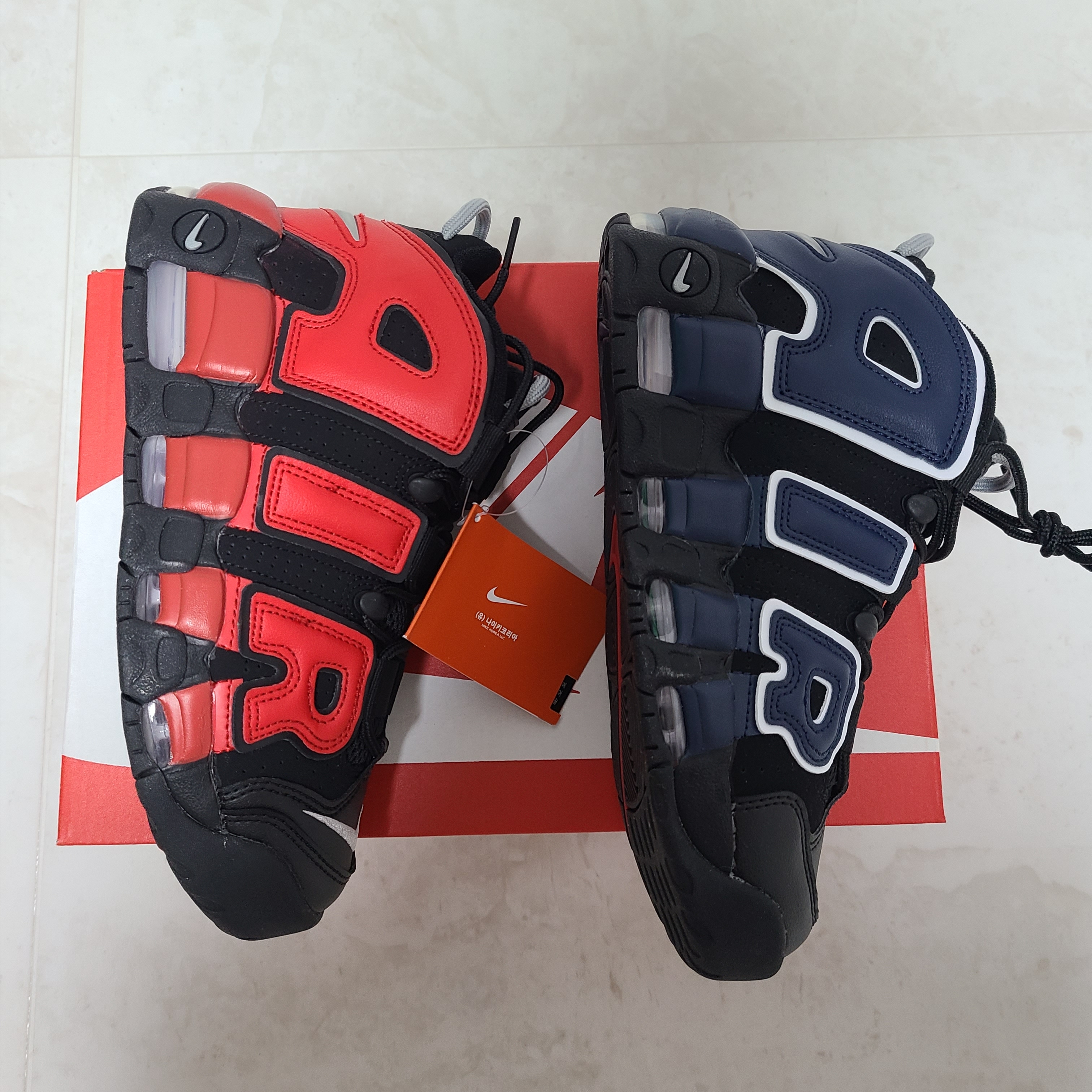 Nike Air More Uptempo 96 Black University Red 착용 스타일 - 2