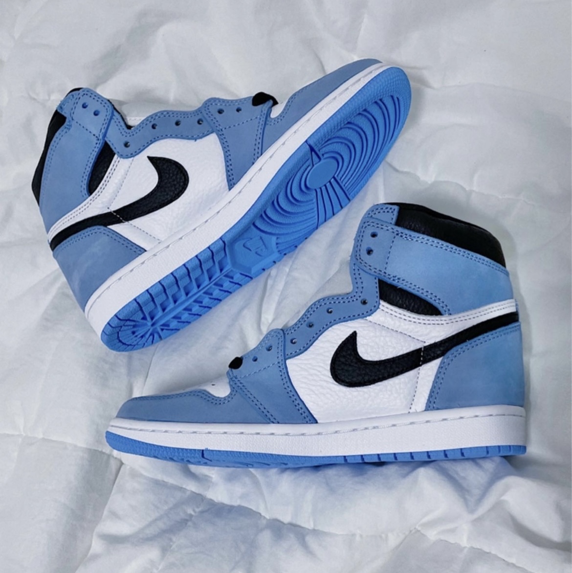 Jordan 1 Retro High OG University Blue 착용 스타일 - 2