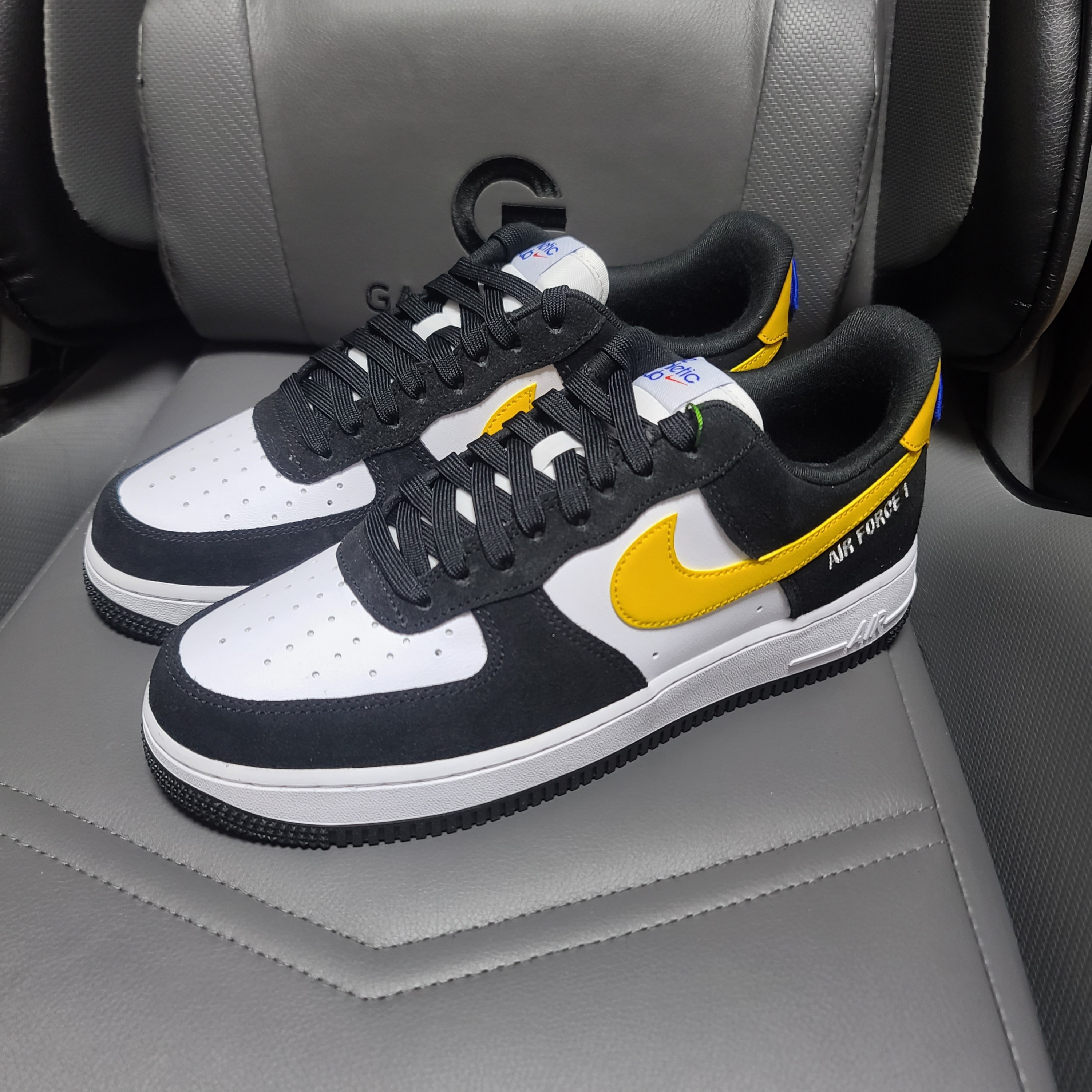 Nike Air Force 1 '07 LV8 Athletic Club Black Dark Sulfur 착용 스타일
