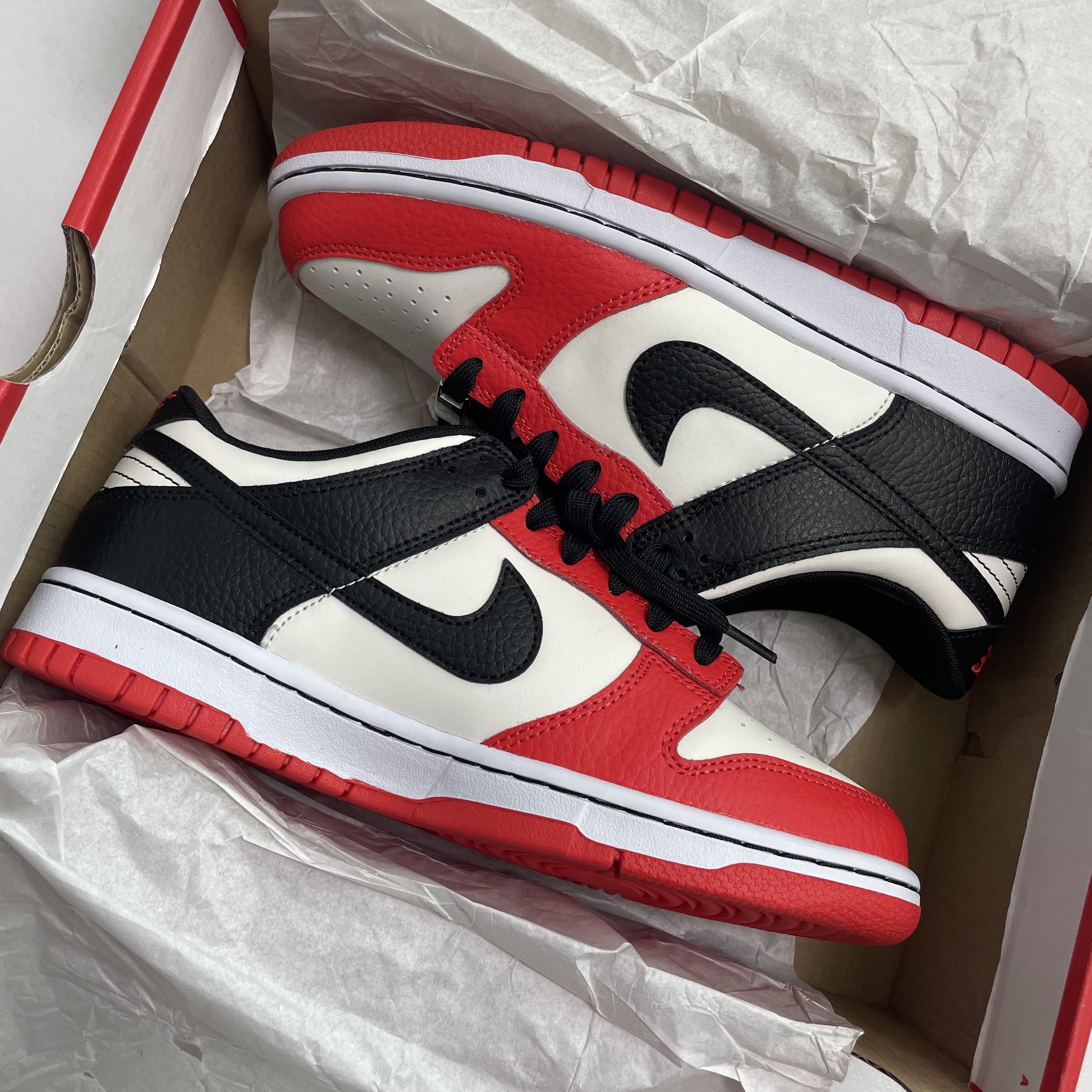 (GS) Nike x NBA Dunk Low Black and Chile Red 착용 스타일