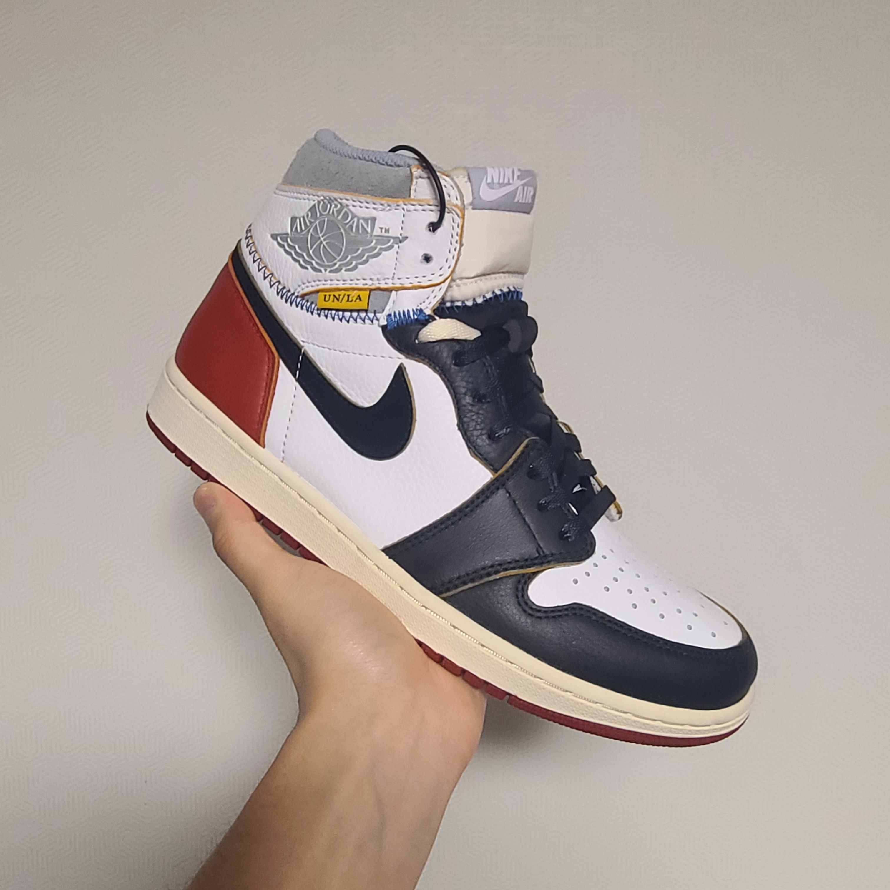 Jordan 1 x Union Retro High Black Toe, Jordan 1 x Travis Scott Retro High OG SP Mocha 착용 스타일 - 1