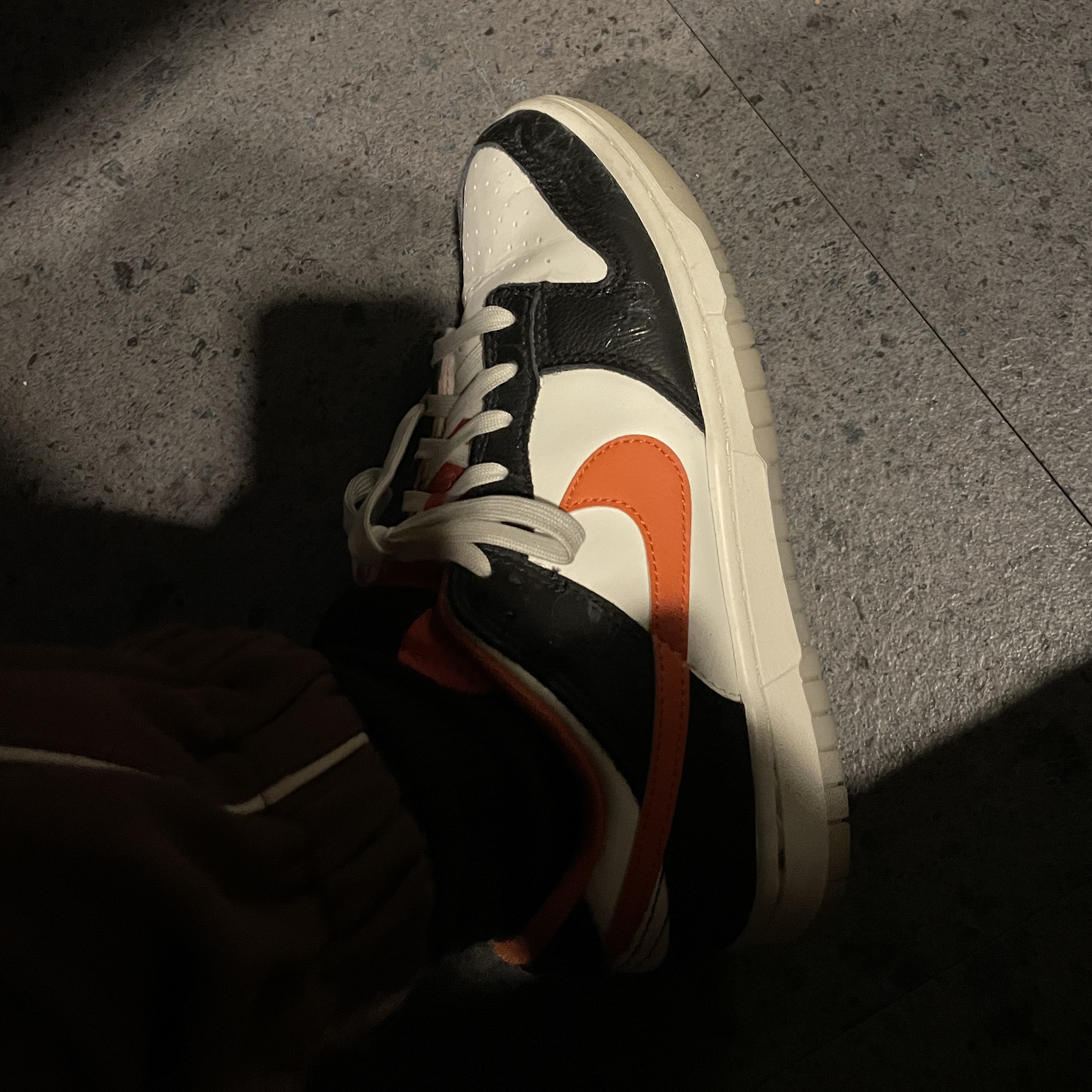 Nike Dunk Low Retro PRM Halloween 착용 스타일