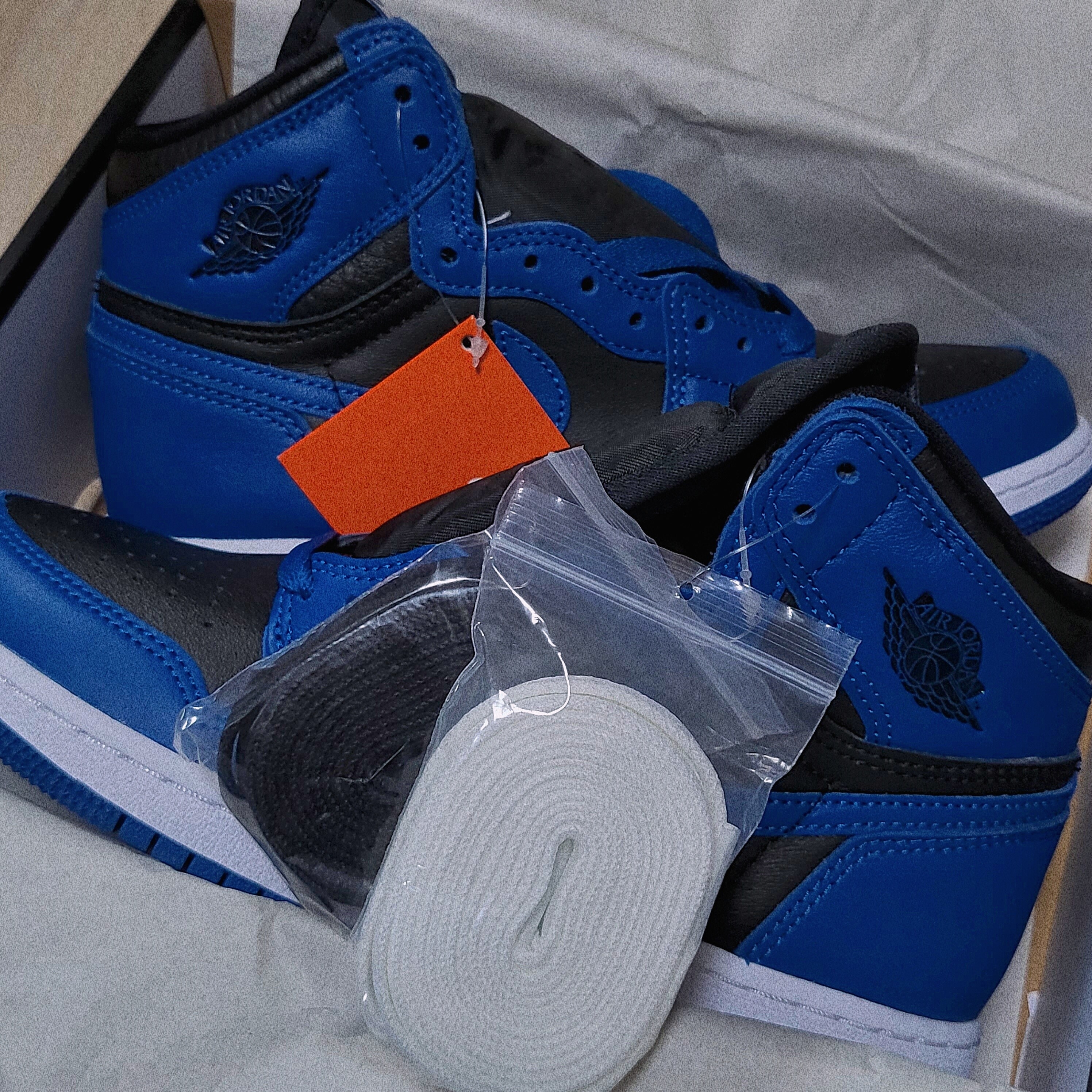 (GS) Jordan 1 Retro High OG Bordeaux, (GS) Jordan 1 Retro High OG Dark Marina Blue 착용 스타일 - 3