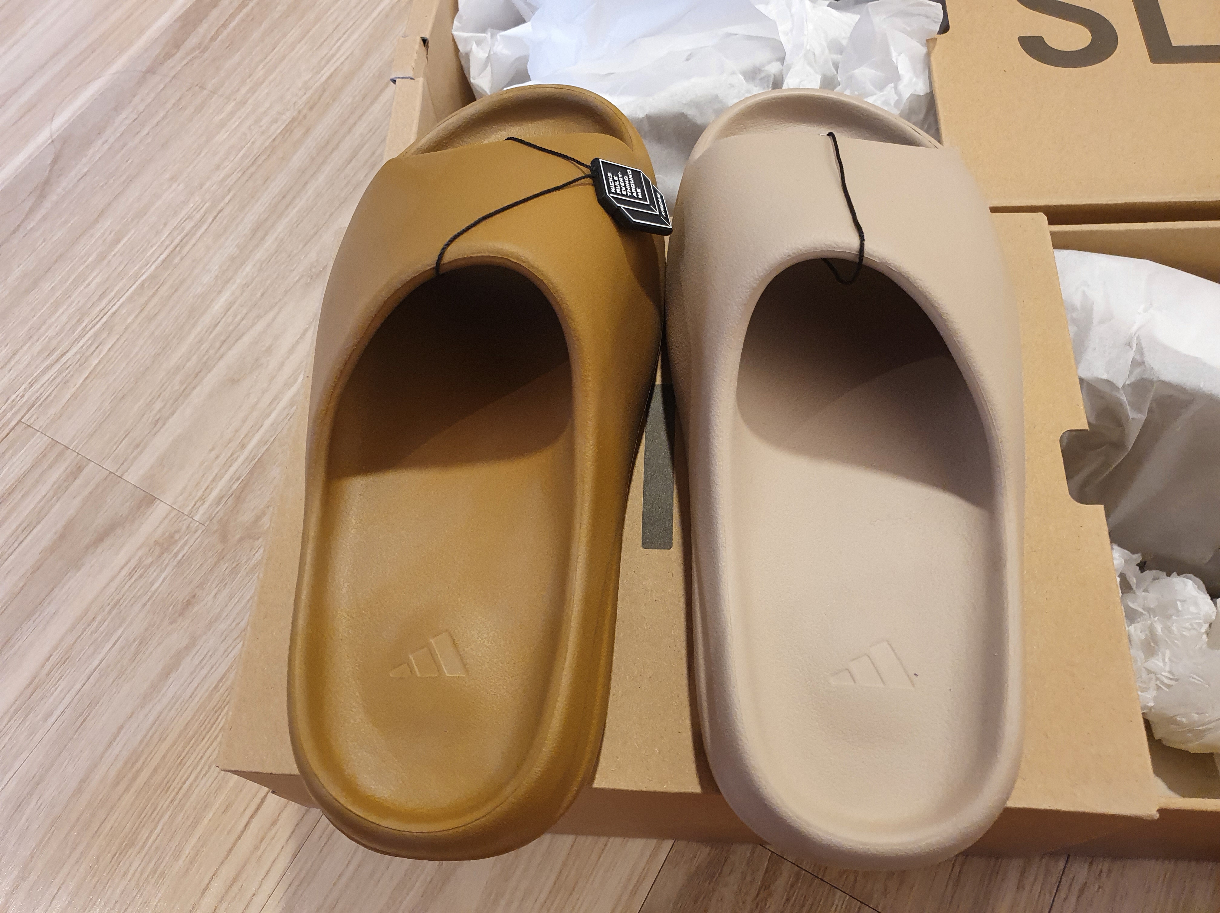 Adidas Yeezy Slide Pure - Re-Release Ver., Adidas Yeezy Slide Ochre 착용 스타일 - 2