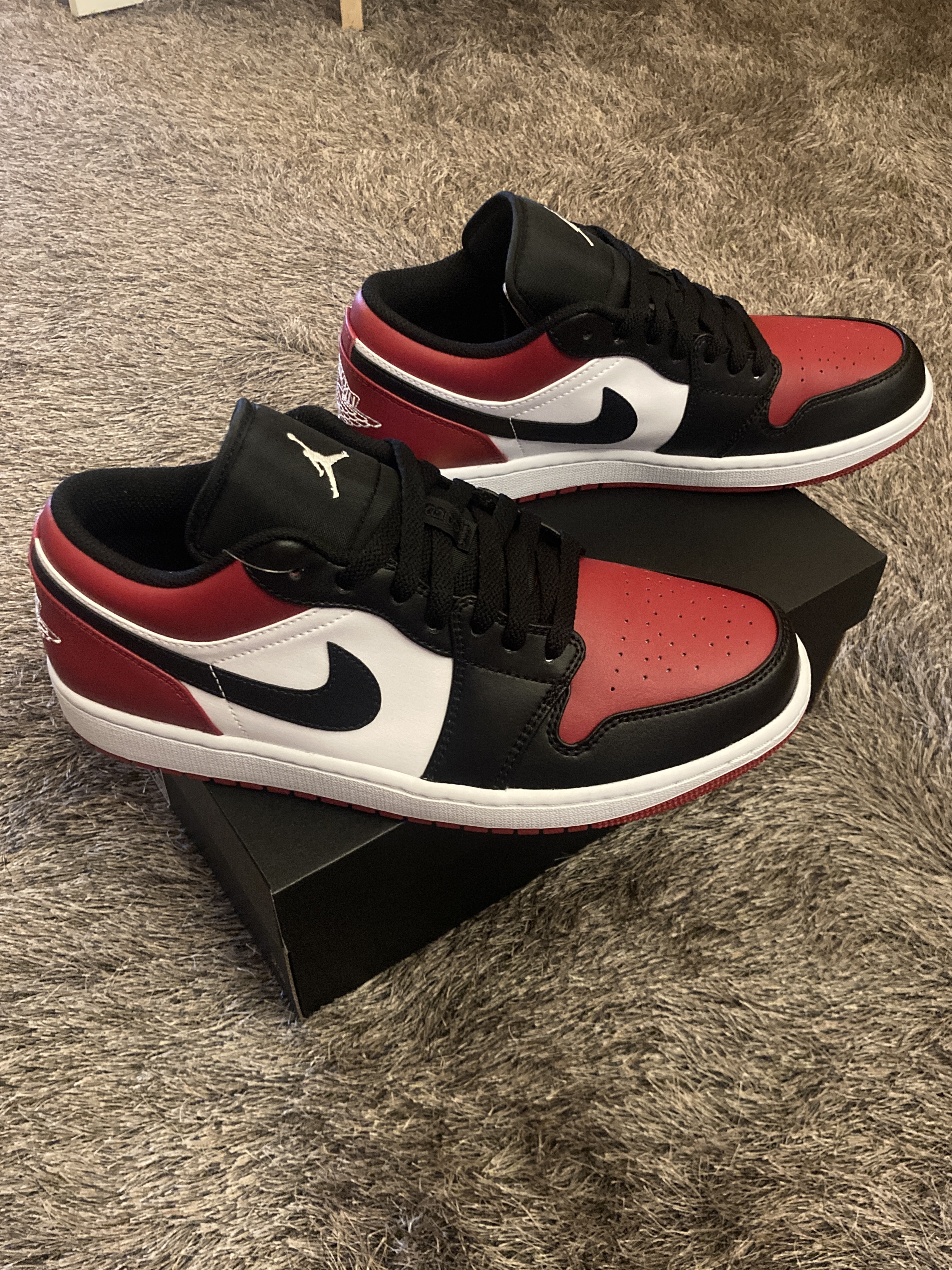 Jordan 1 Low Bred Toe 착용 스타일 - 1