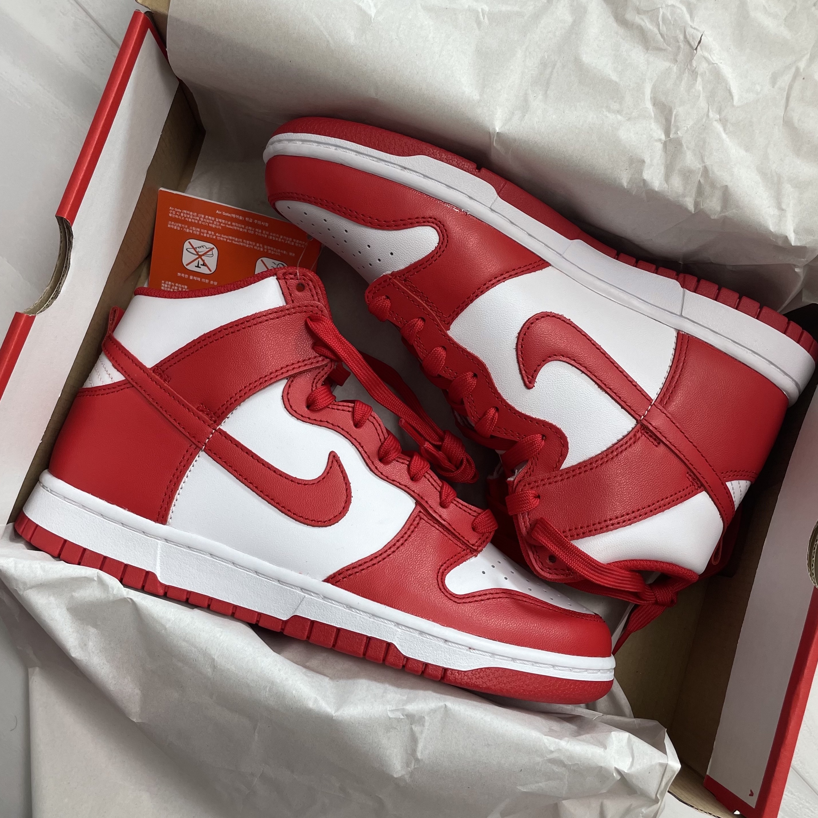 Nike Dunk High Retro Championship White and Red 착용 스타일