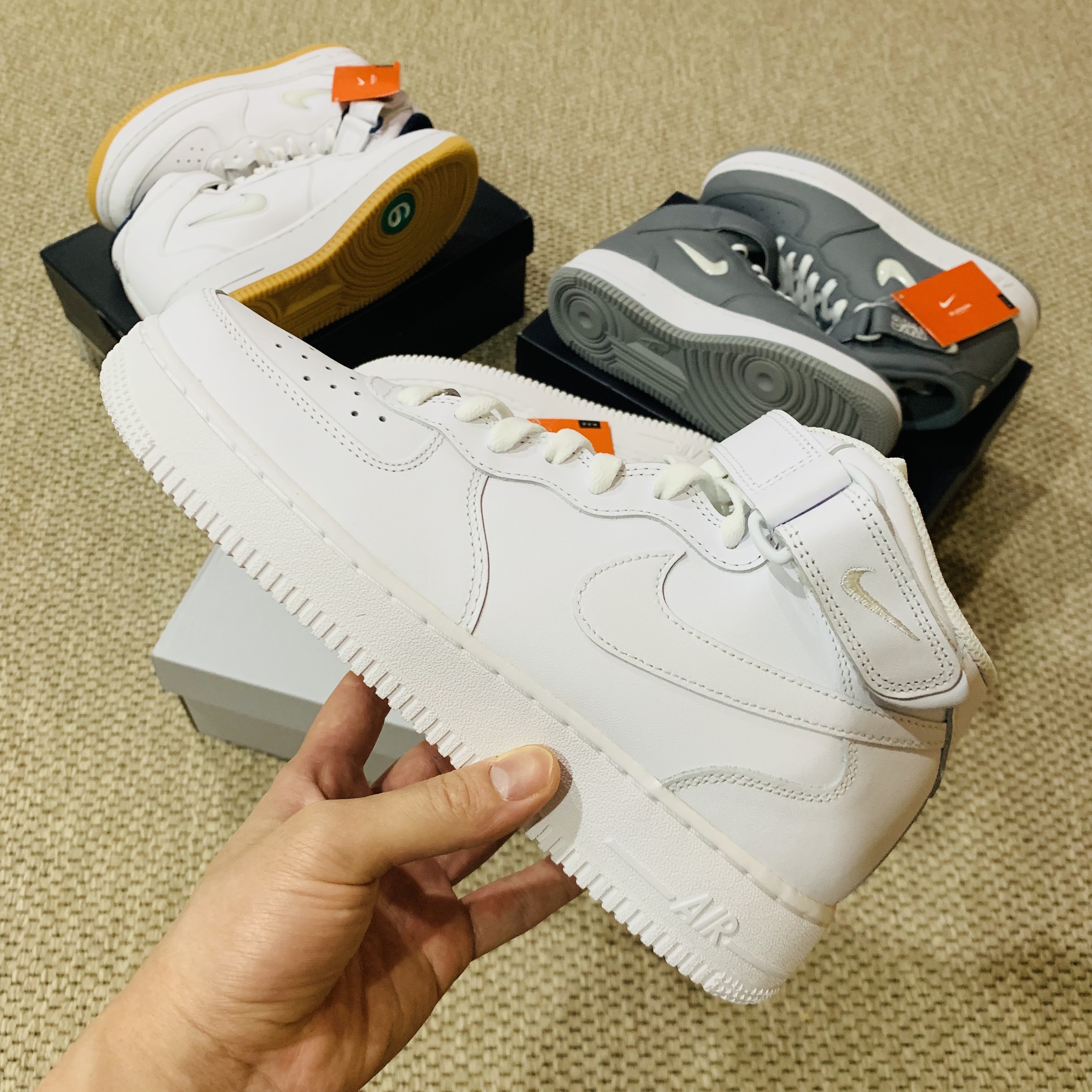 Nike Air Force 1 Mid '07 White, Nike Air Force 1 Mid QS NYC White Midnight Navy 착용 스타일 - 3