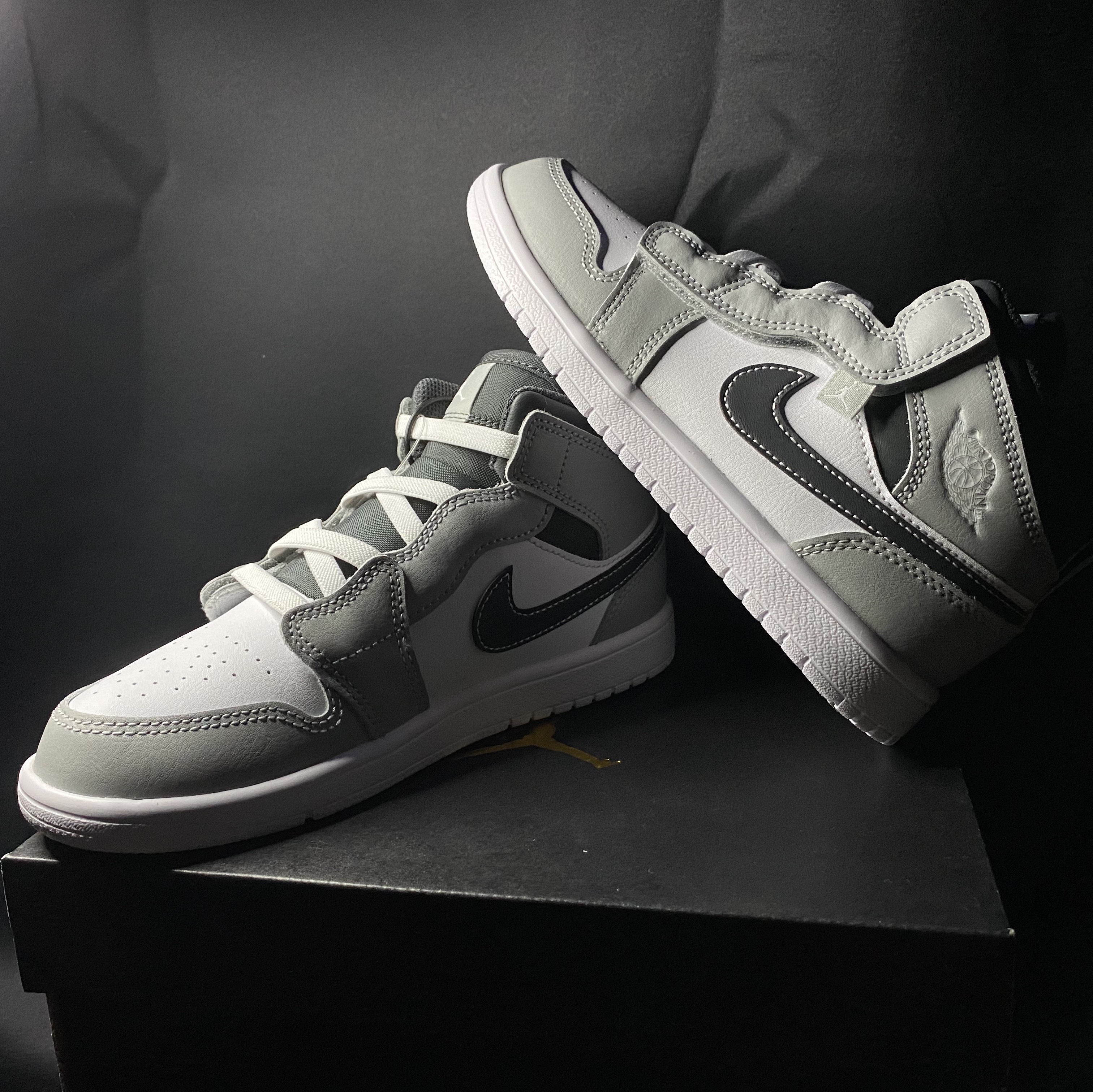 (PS) Jordan 1 Mid Alt Light Smoke Grey Anthracite 착용 스타일 - 1