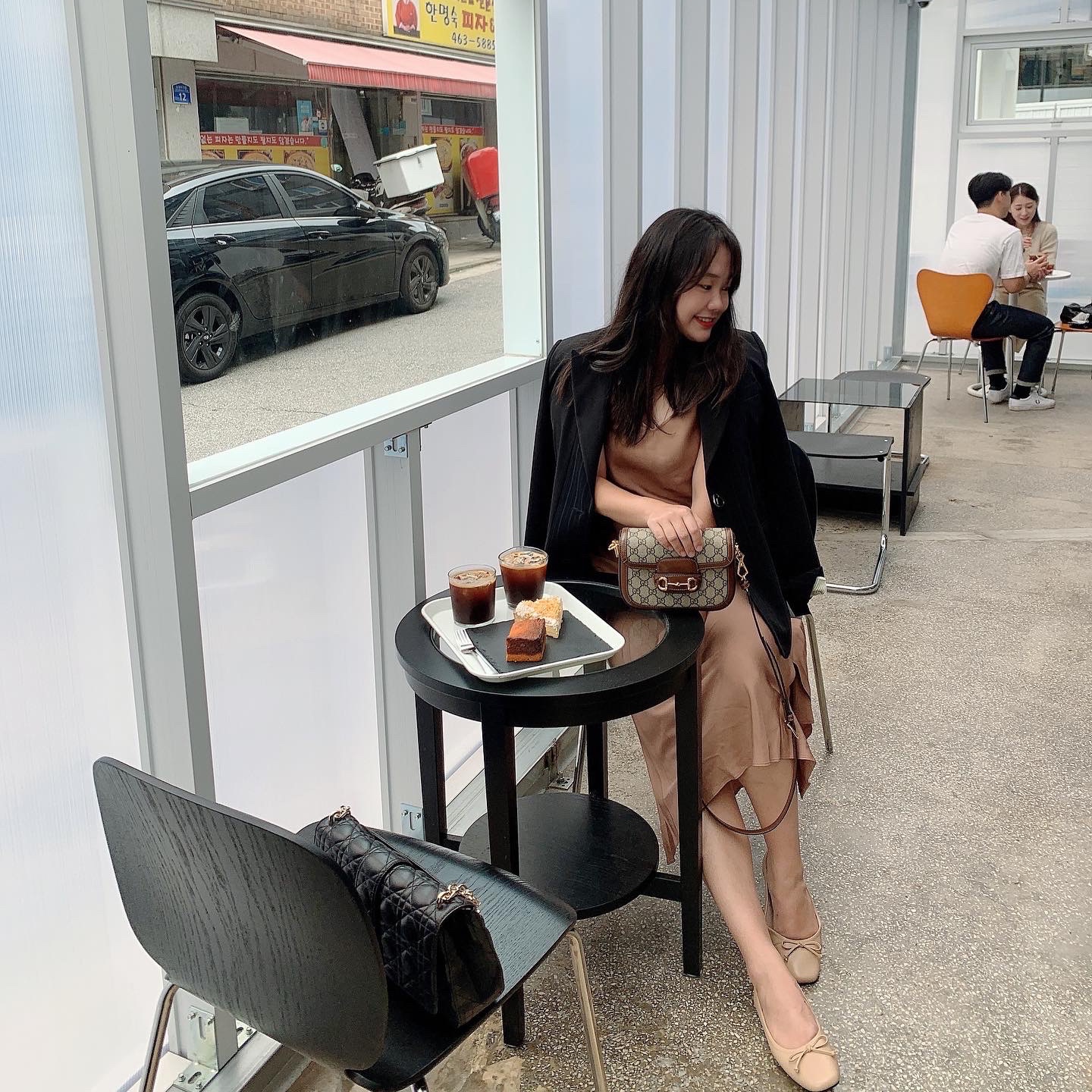 Gucci Horsebit 1955 Shoulder Bag Beige Ebony 착용 스타일 - 1