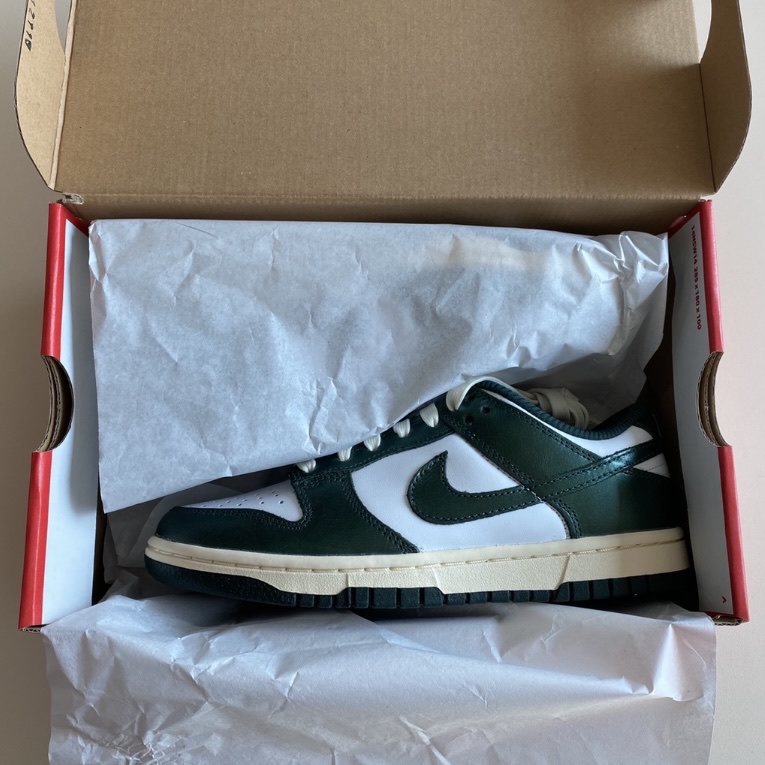 (W) Nike Dunk Low Vintage Green 착용 스타일 - 2