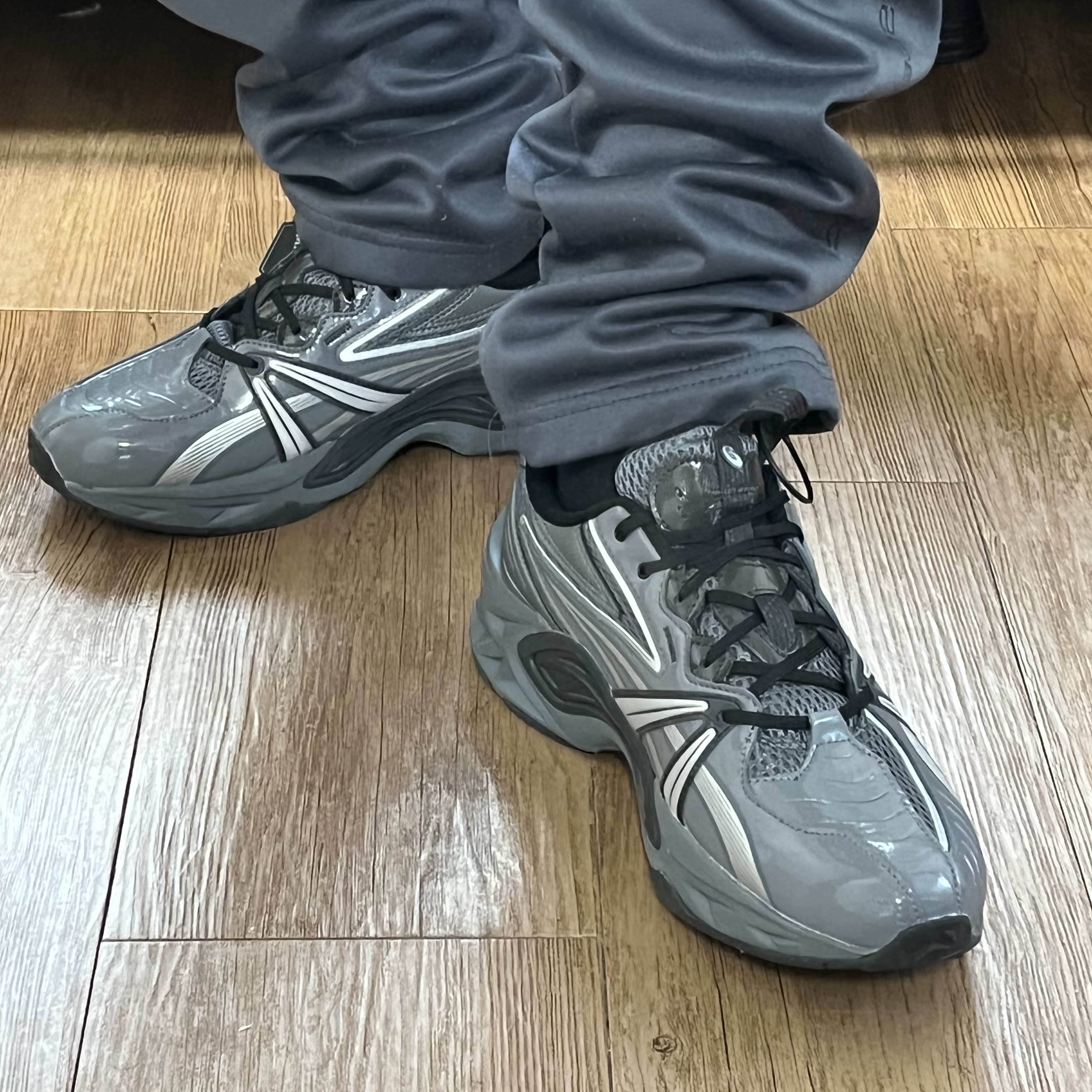 Asics HN2-S Protoblast Steel Grey 착용 스타일 - 4