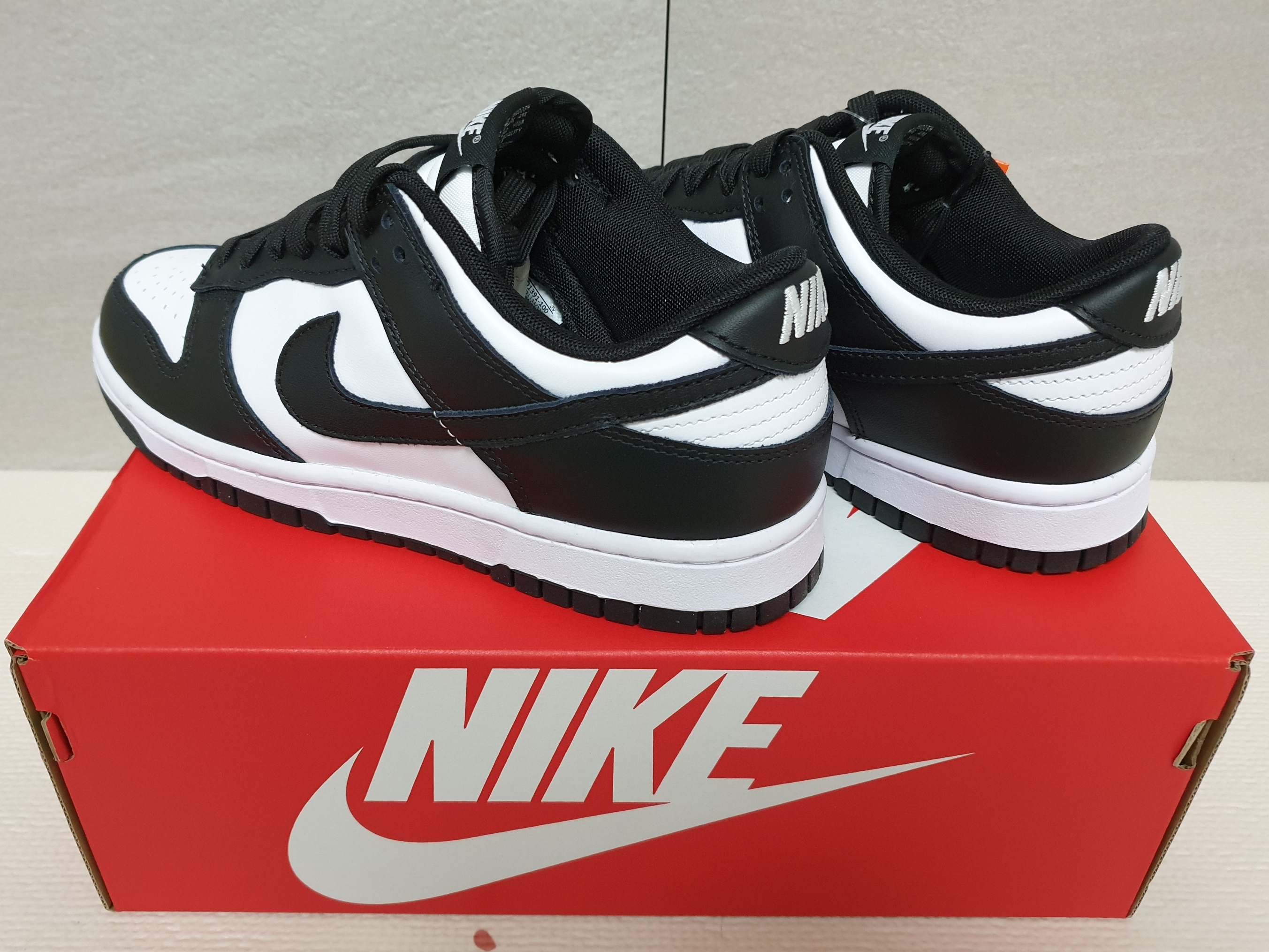 Nike Dunk Low Retro Black 착용 스타일 - 2
