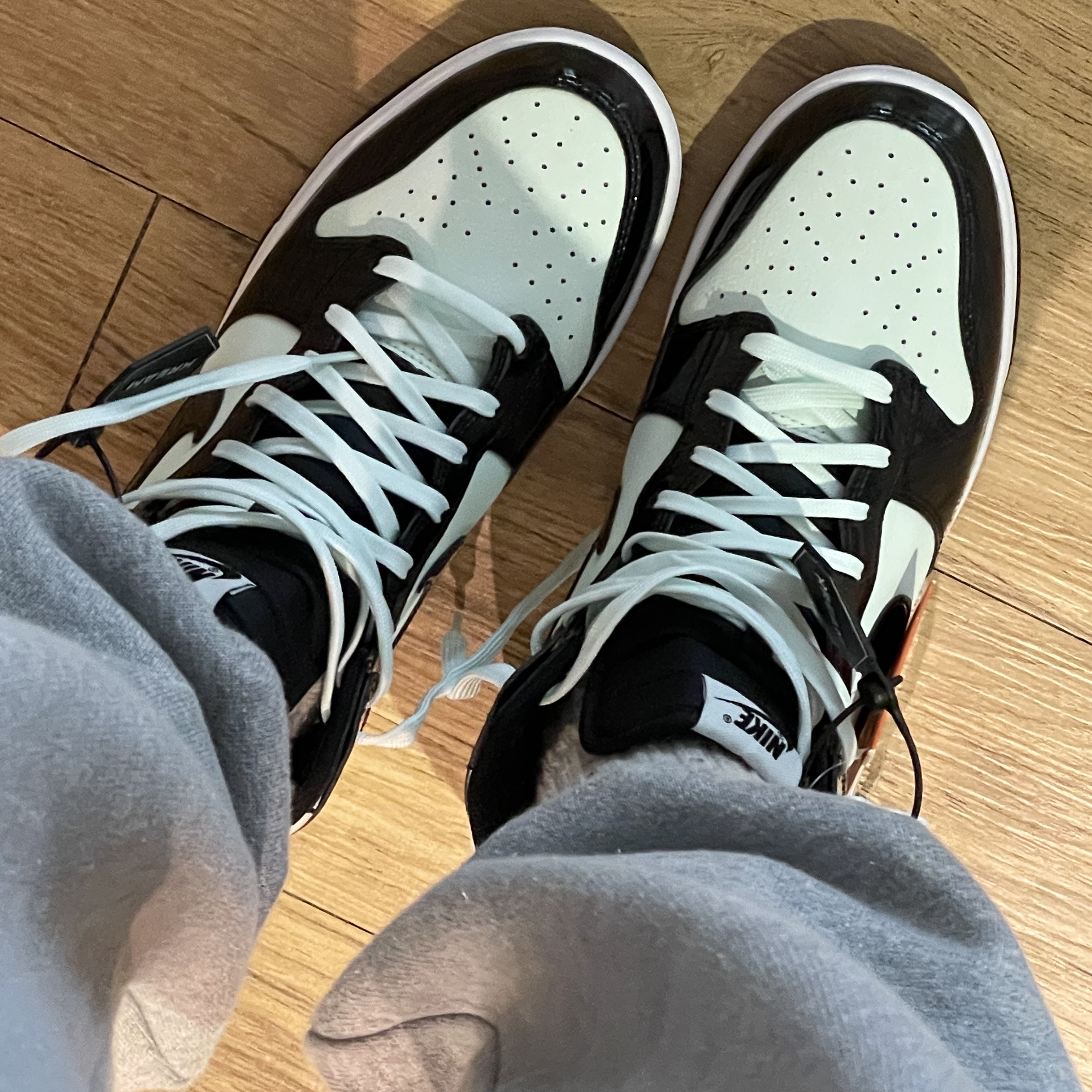 Nike Dunk High Barely Green 착용 스타일 - 3