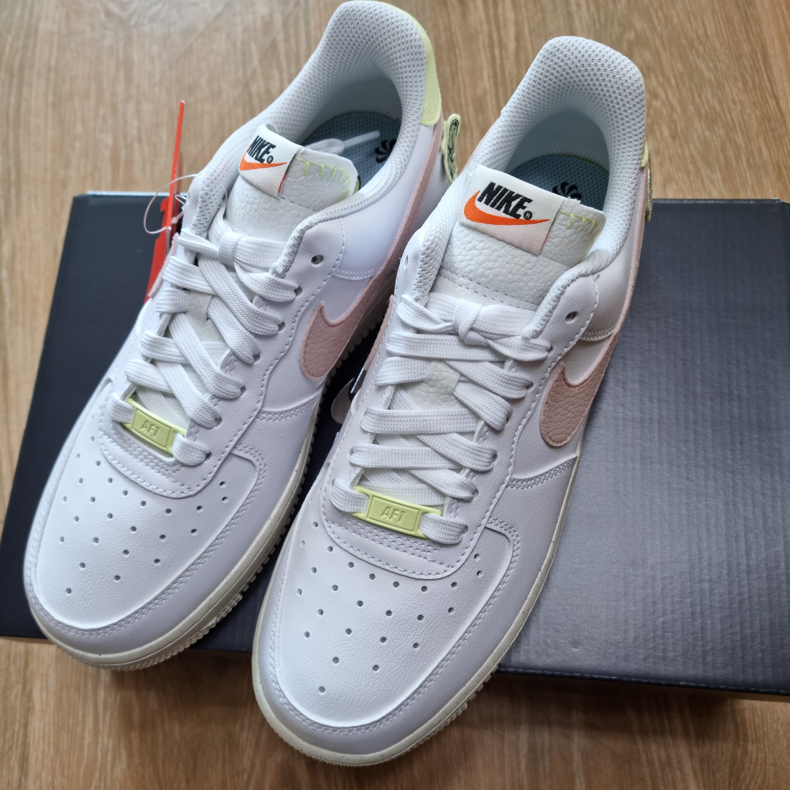 (W) Nike Air Force 1 '07 SE Next Nature White Pink Oxford 착용 스타일 - 3