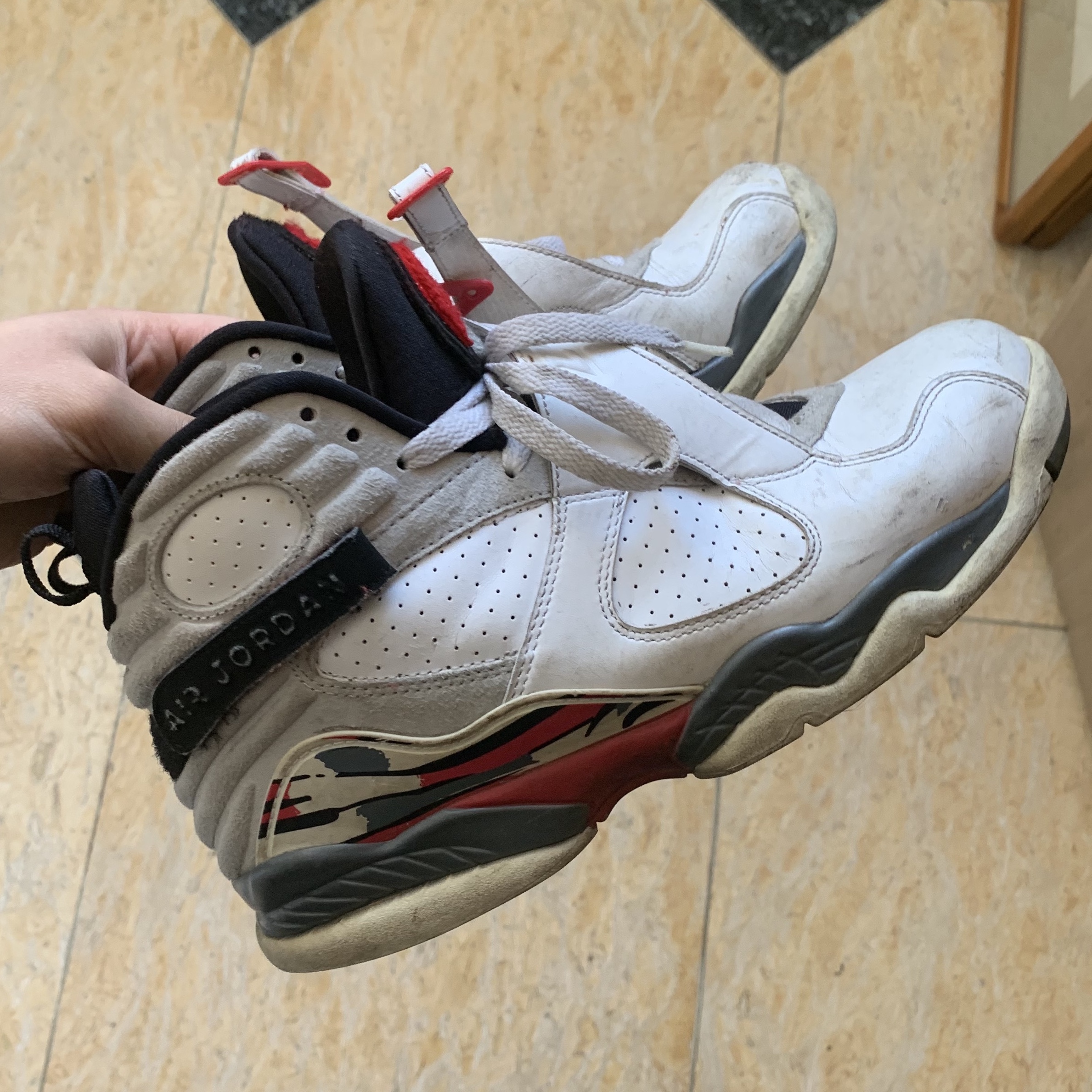 Jordan 8 Retro Bugs Bunny 2003 착용 스타일