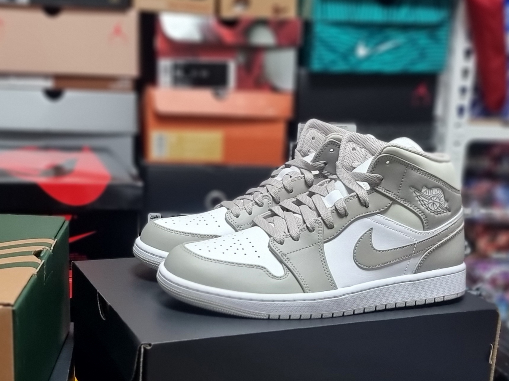 Jordan 1 Mid College Grey 착용 스타일