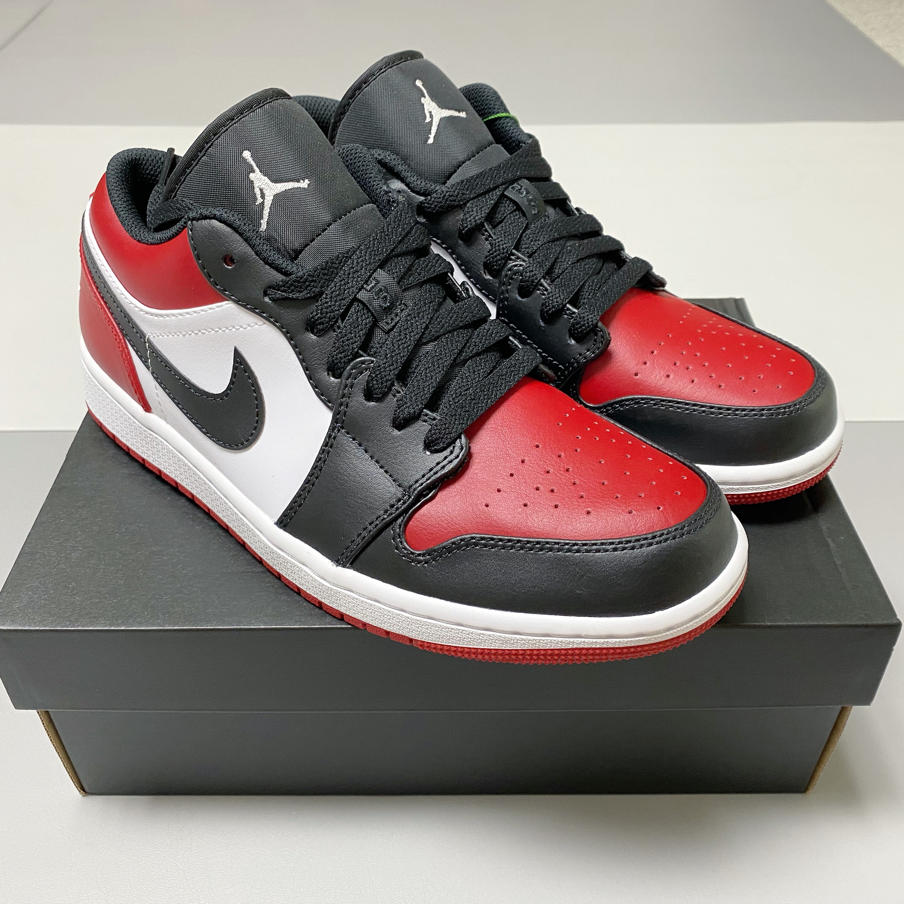 Jordan 1 Low Bred Toe, Jordan 1 Low Green Toe 착용 스타일 - 1