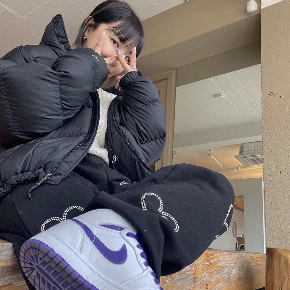 (W) Jordan 1 High OG Court Purple, The North Face 1996 Eco Nuptse Jacket Black 착용 스타일 - 1