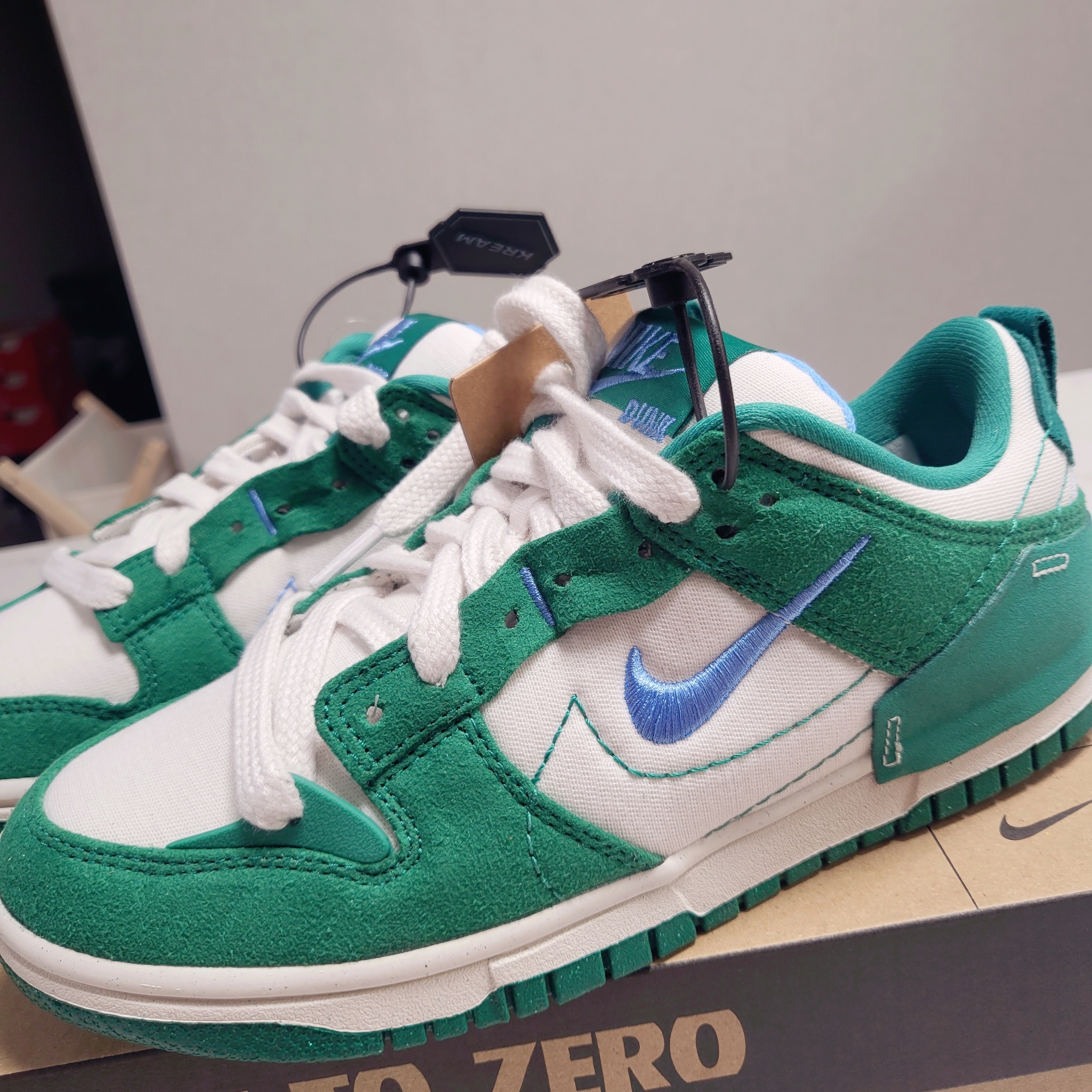 (W) Nike Dunk Low Disrupt 2 Phantom University Blue 착용 스타일 - 2