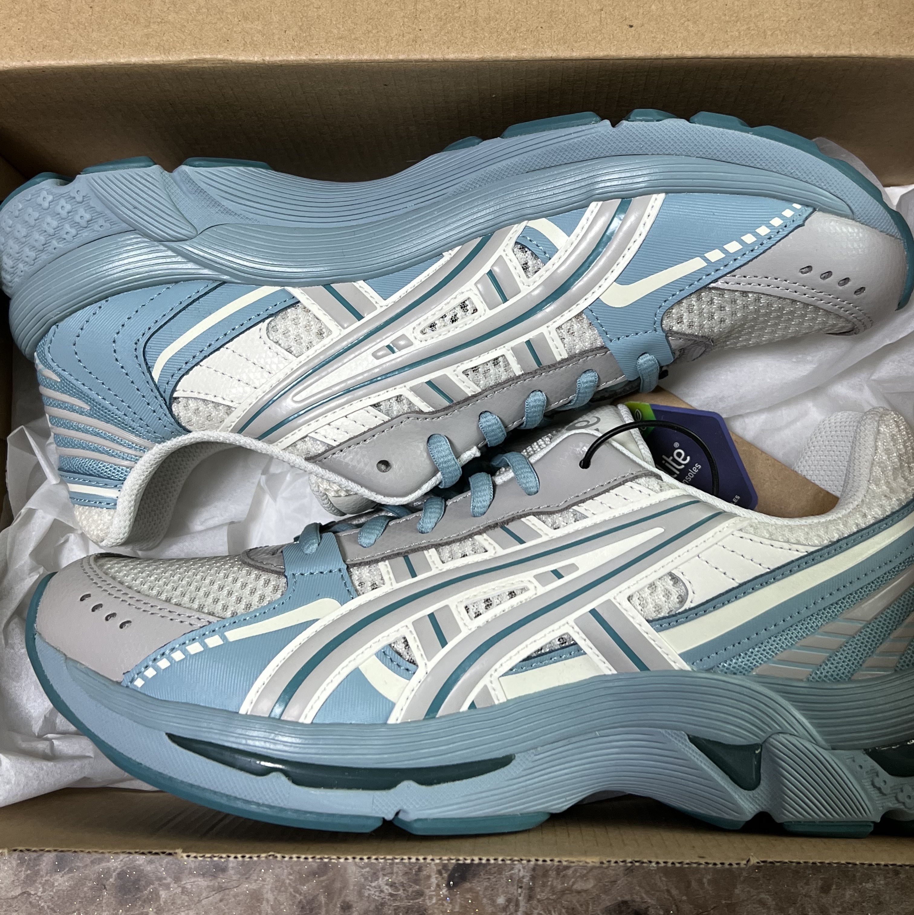 Asics Gel-Kyrios Cream Oyster Grey 착용 스타일 - 2