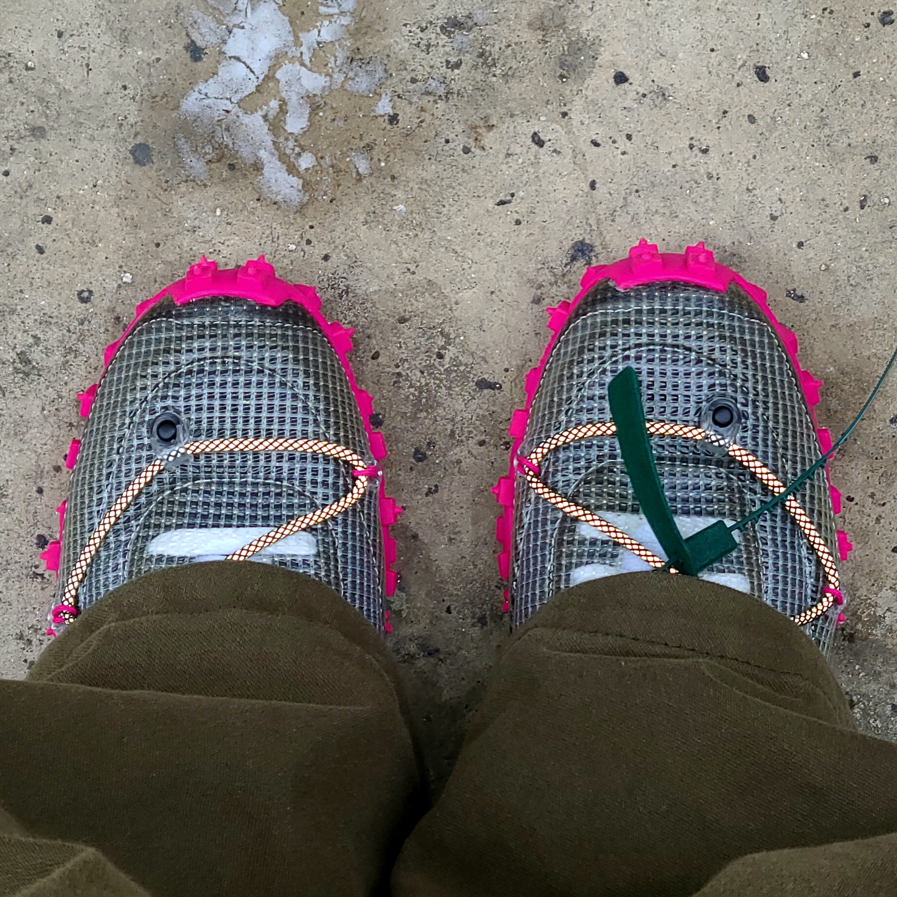 (W) Nike x Off-White Waffle Racer Black 착용 스타일