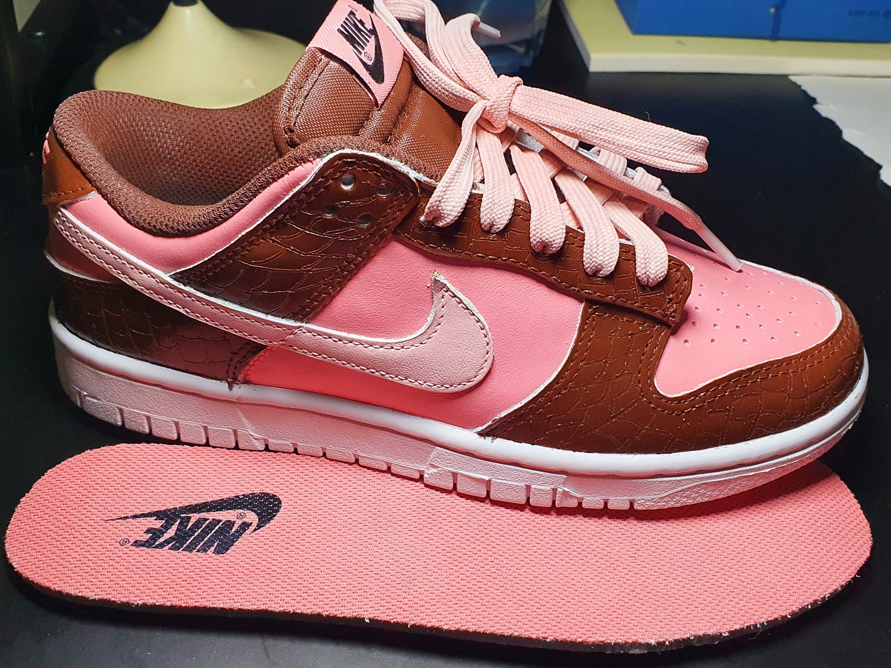 (W) Nike Dunk Low Triple White, Nike x Stussy Dunk SB Low Cherry 착용 스타일