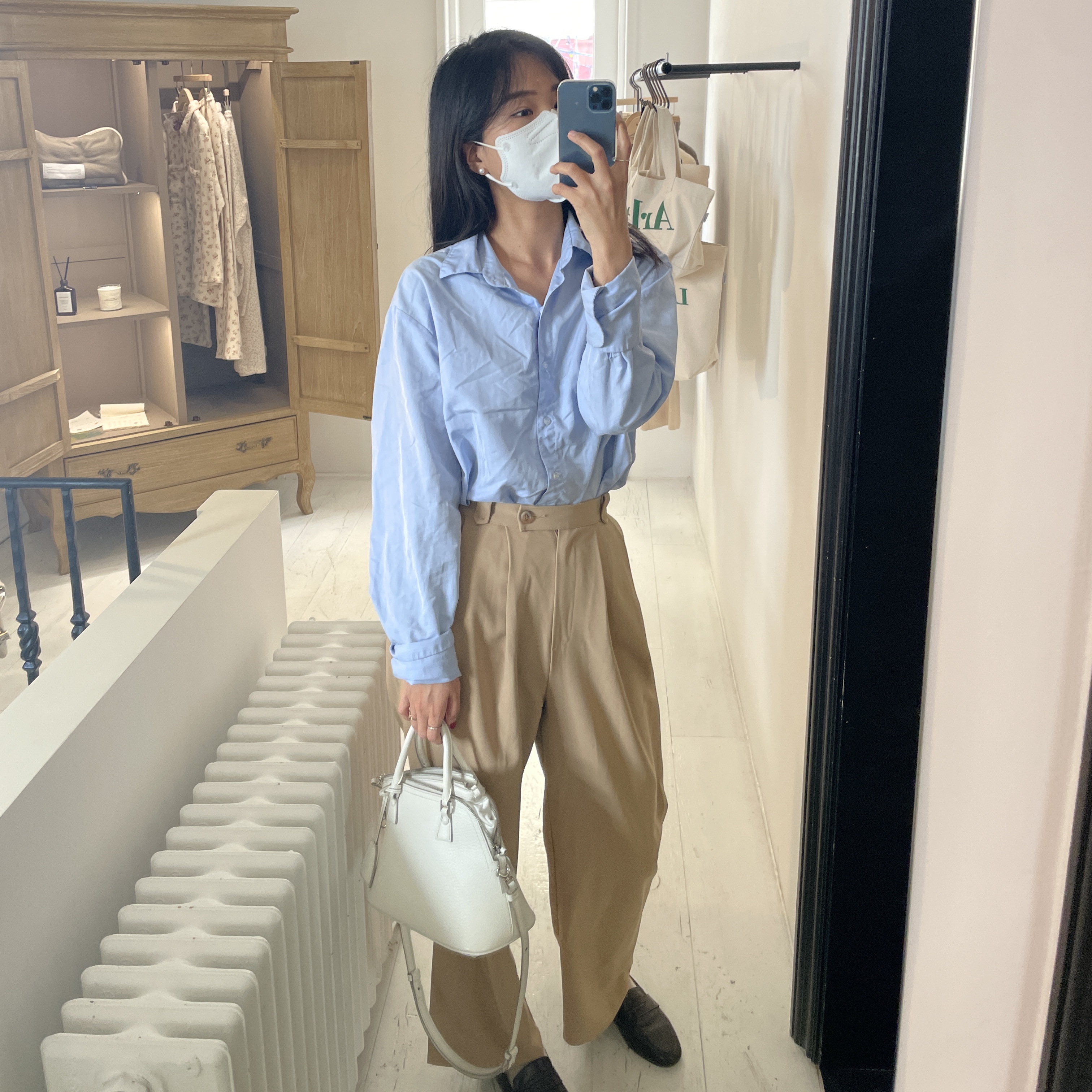 Maison Margiela 5AC Medium Bag White 착용 스타일