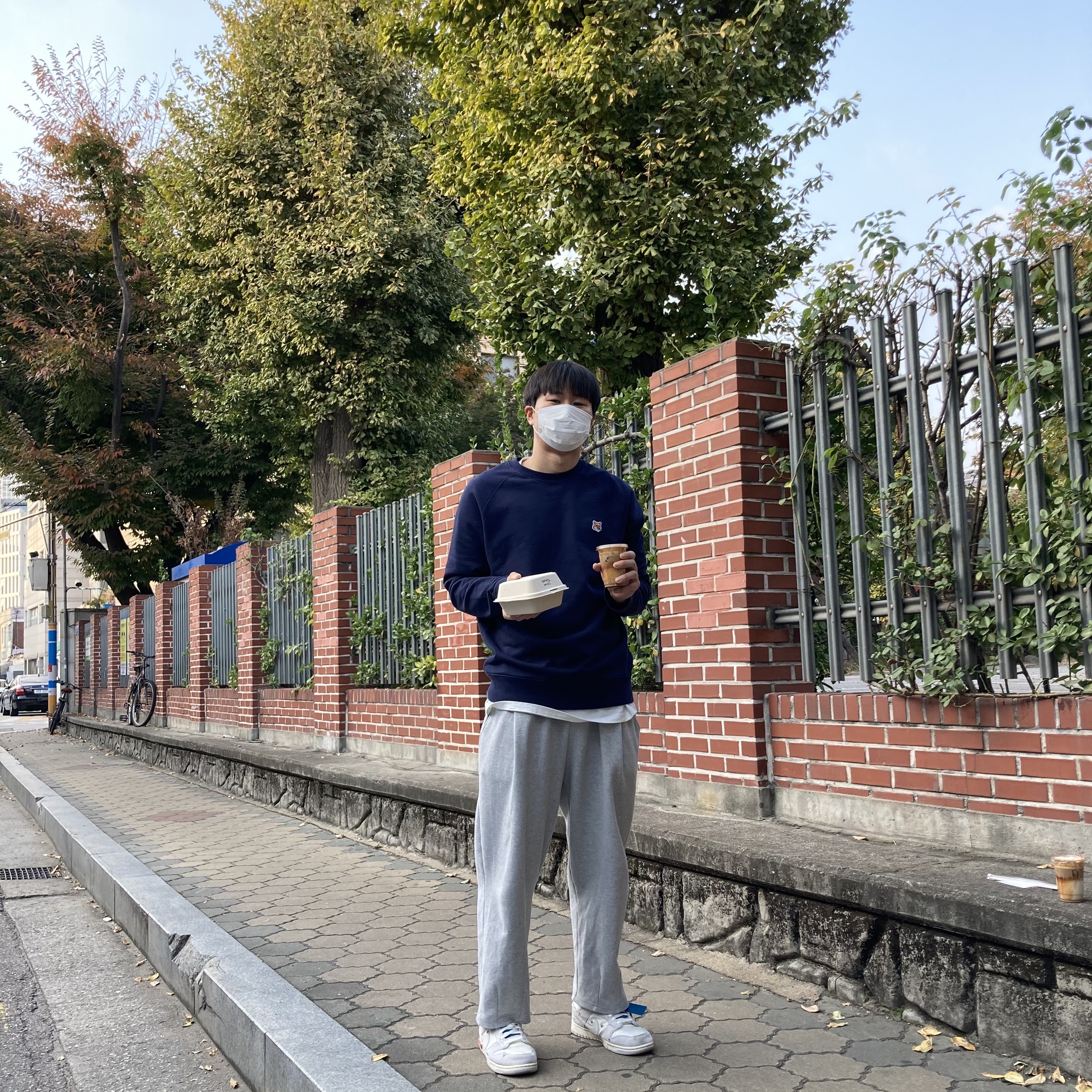 Maison Kitsune Fox Head Patch Classic Sweatshirt Navy, Nike x Off-White Dunk Low The 50 - Lot 19 착용 스타일
