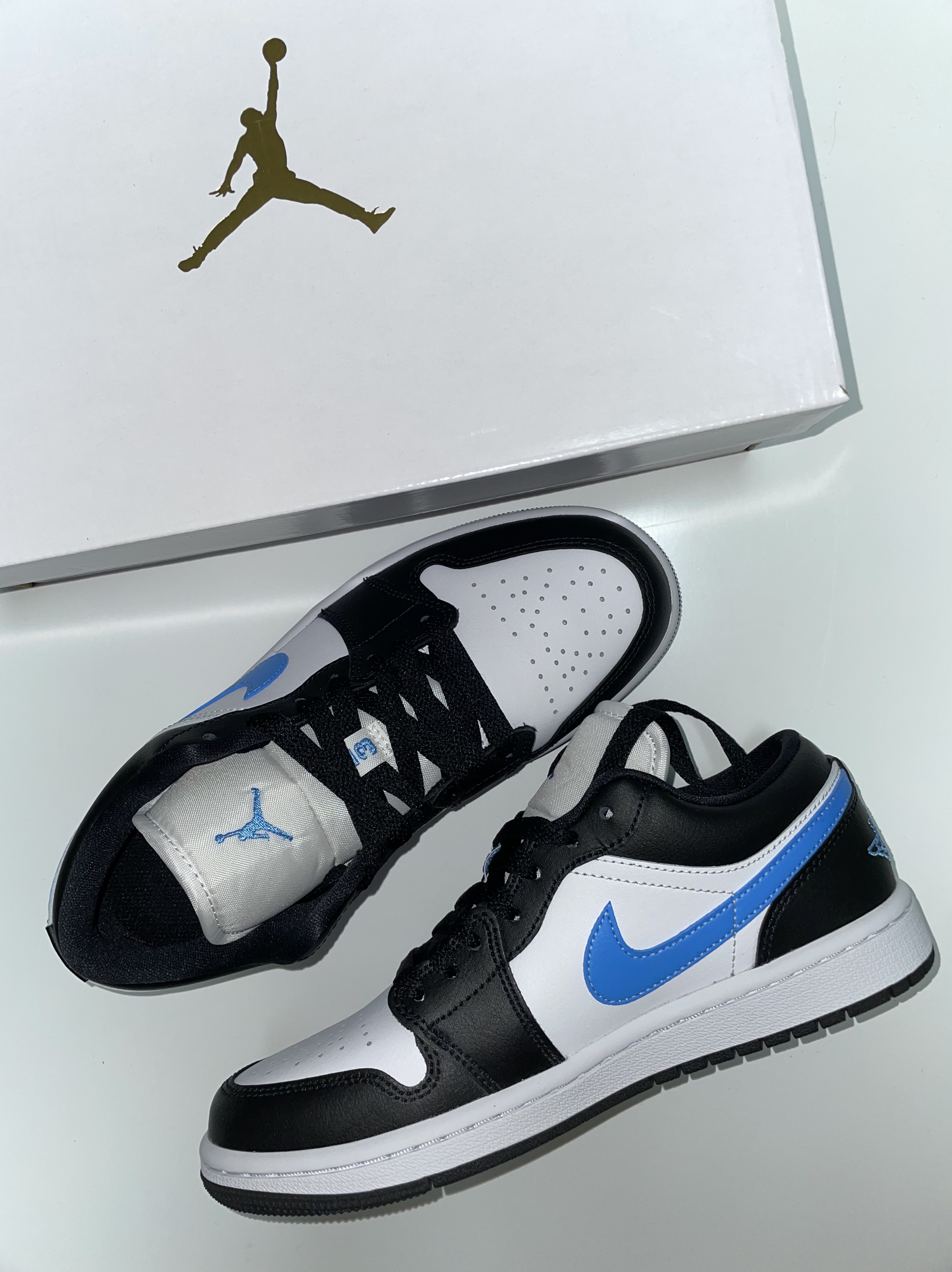 (W) Jordan 1 Low Black University Blue 착용 스타일 - 2
